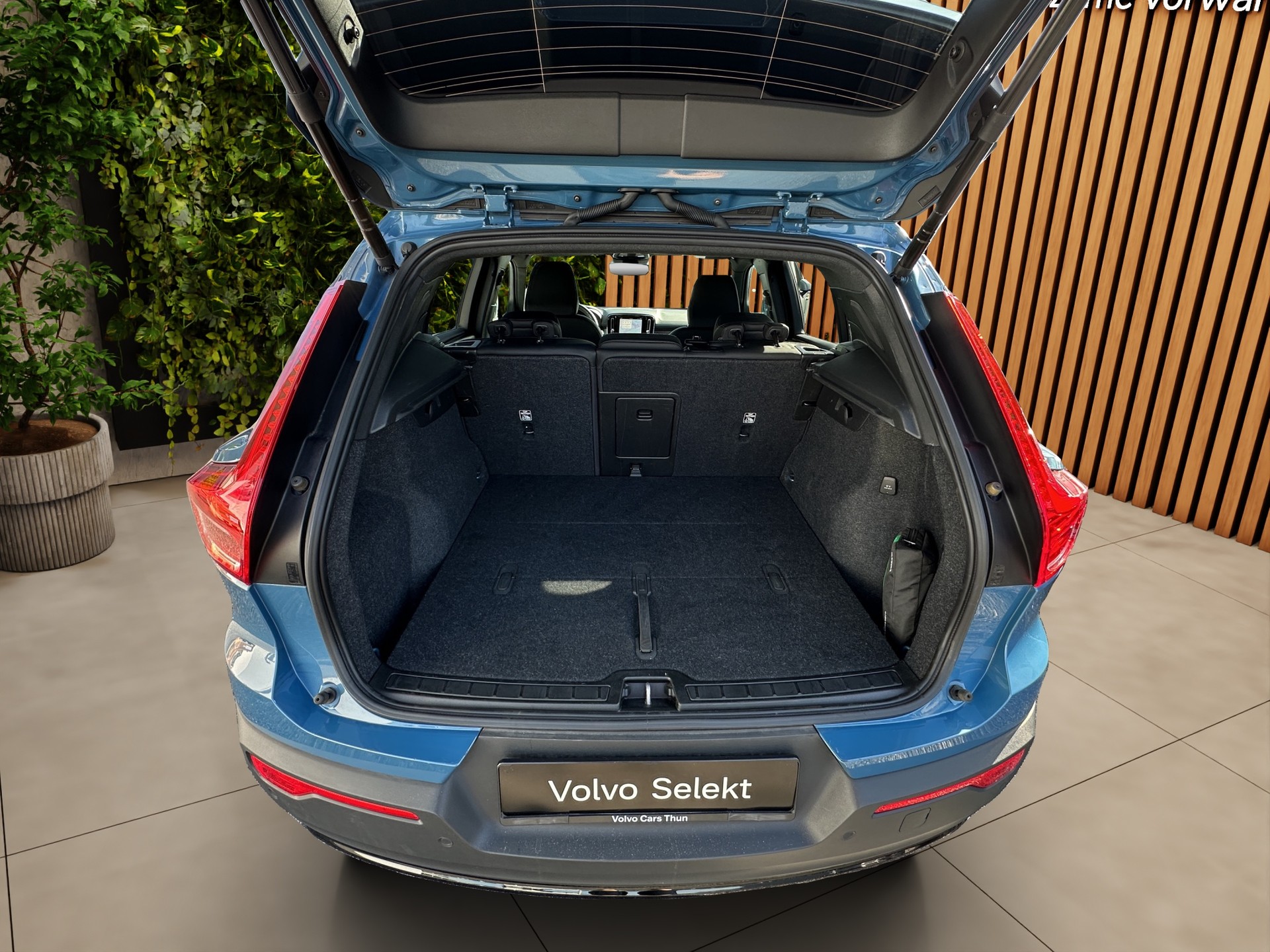 VOLVO XC40 2.0 B4 MH Plus Dark AWD-image-14