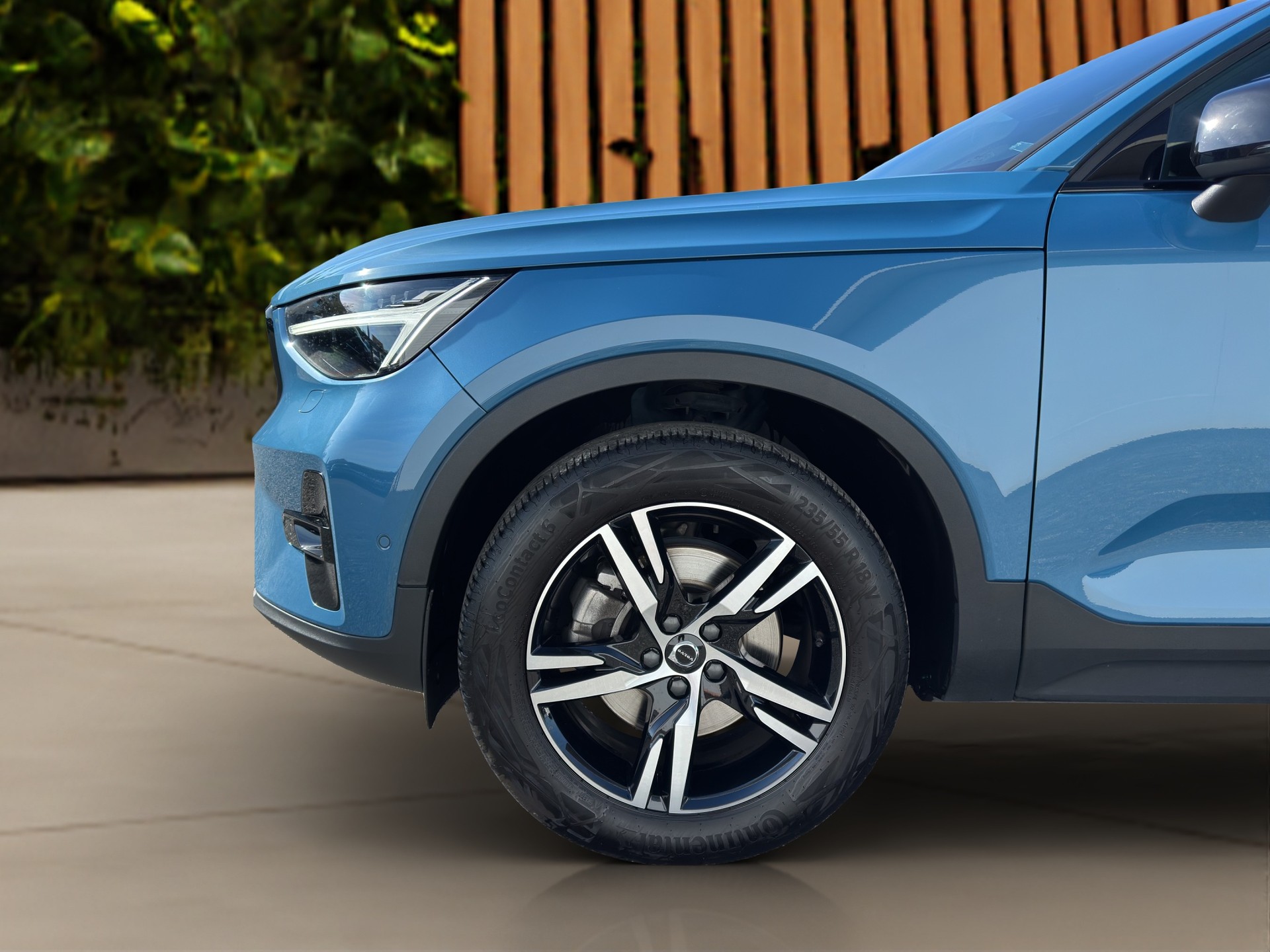 VOLVO XC40 2.0 B4 MH Plus Dark AWD-image-7
