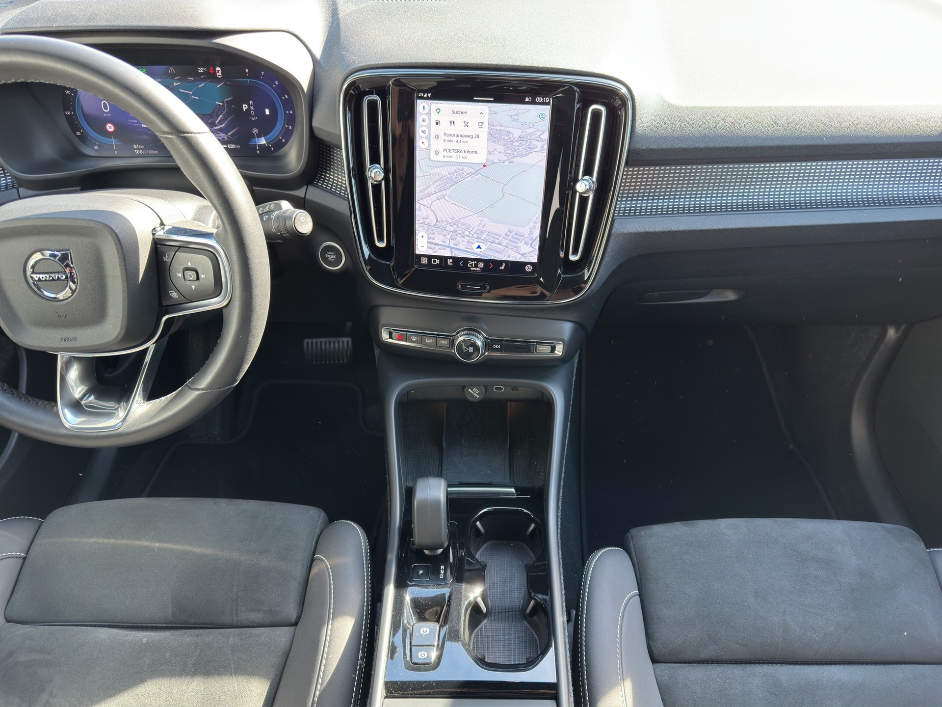 VOLVO XC40 2.0 B4 MH Plus Dark AWD-image-10