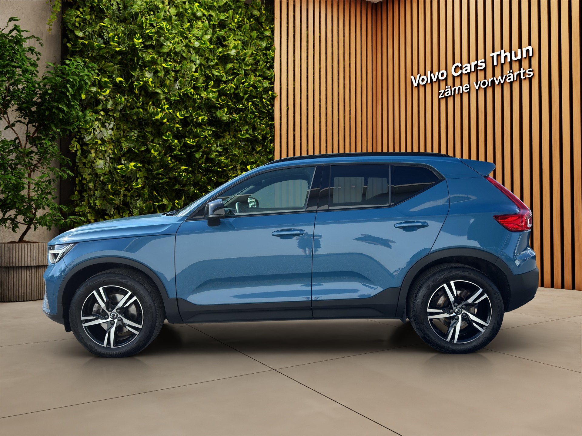 VOLVO XC40 2.0 B4 MH Plus Dark AWD-image-4