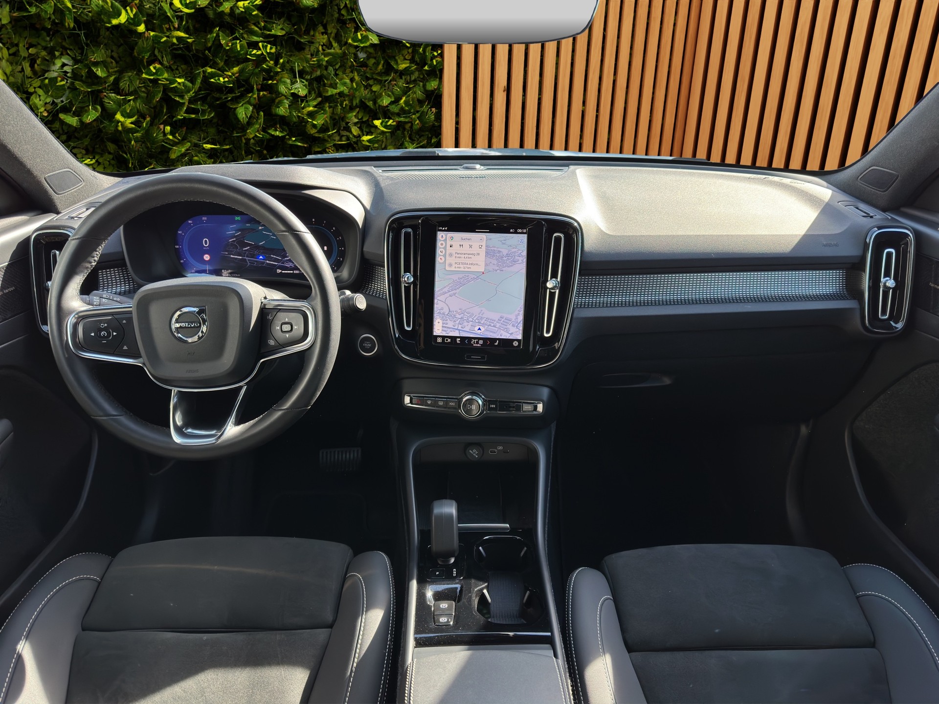 VOLVO XC40 2.0 B4 MH Plus Dark AWD-image-8