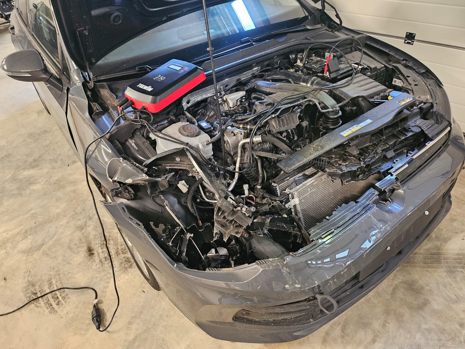VW Golf 1.5 e TSI mHEV Life DSG beschadigt endommagé-image-8