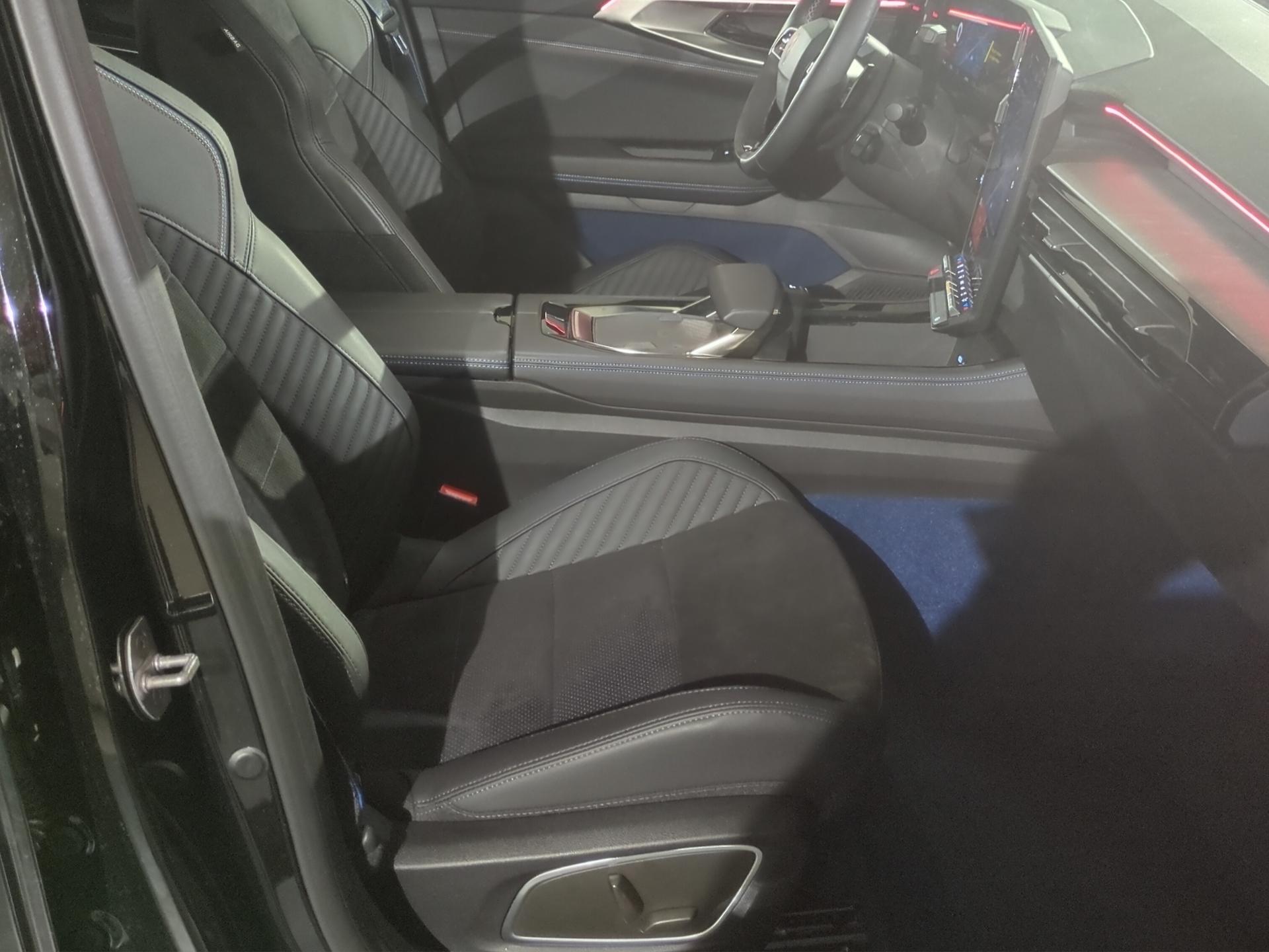 RENAULT Rafale 1.2 E-Tech Plug-in Hybrid 300 4x4 Atelier Alpine-image-16