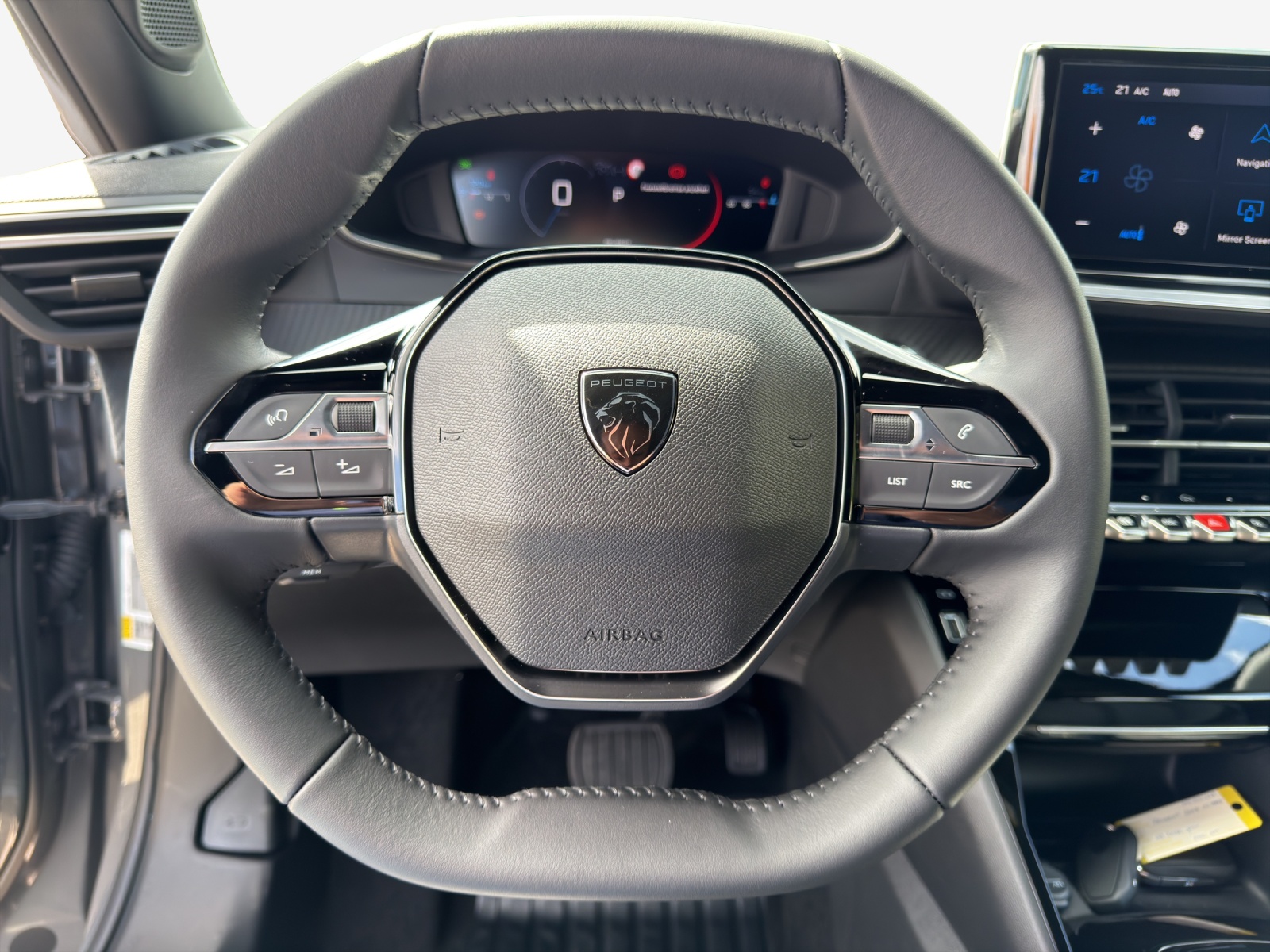 PEUGEOT 2008 1.2 145 MHEV Allure-image-9