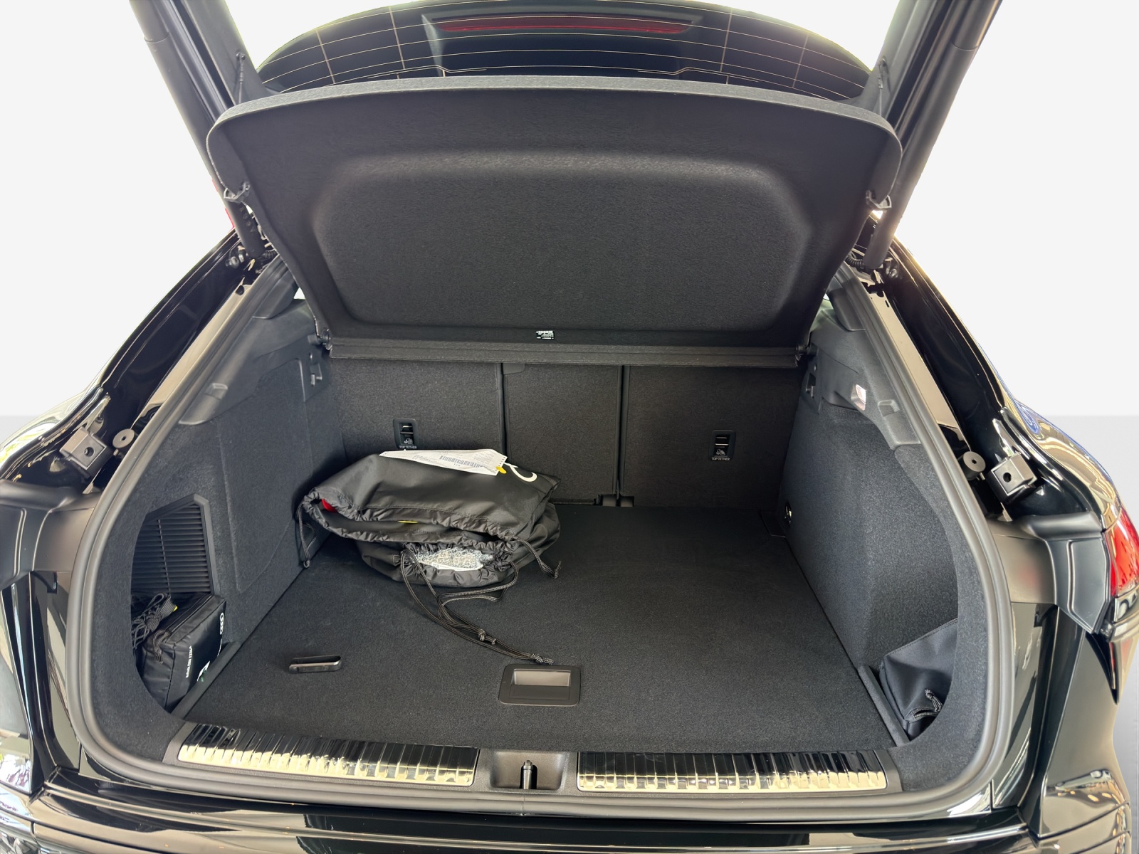 AUDI Q3 Sportback e-hybrid 200 kW S tronig-image-12