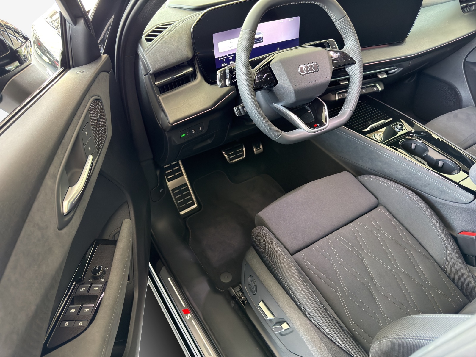 AUDI Q3 Sportback e-hybrid 200 kW S tronig-image-13