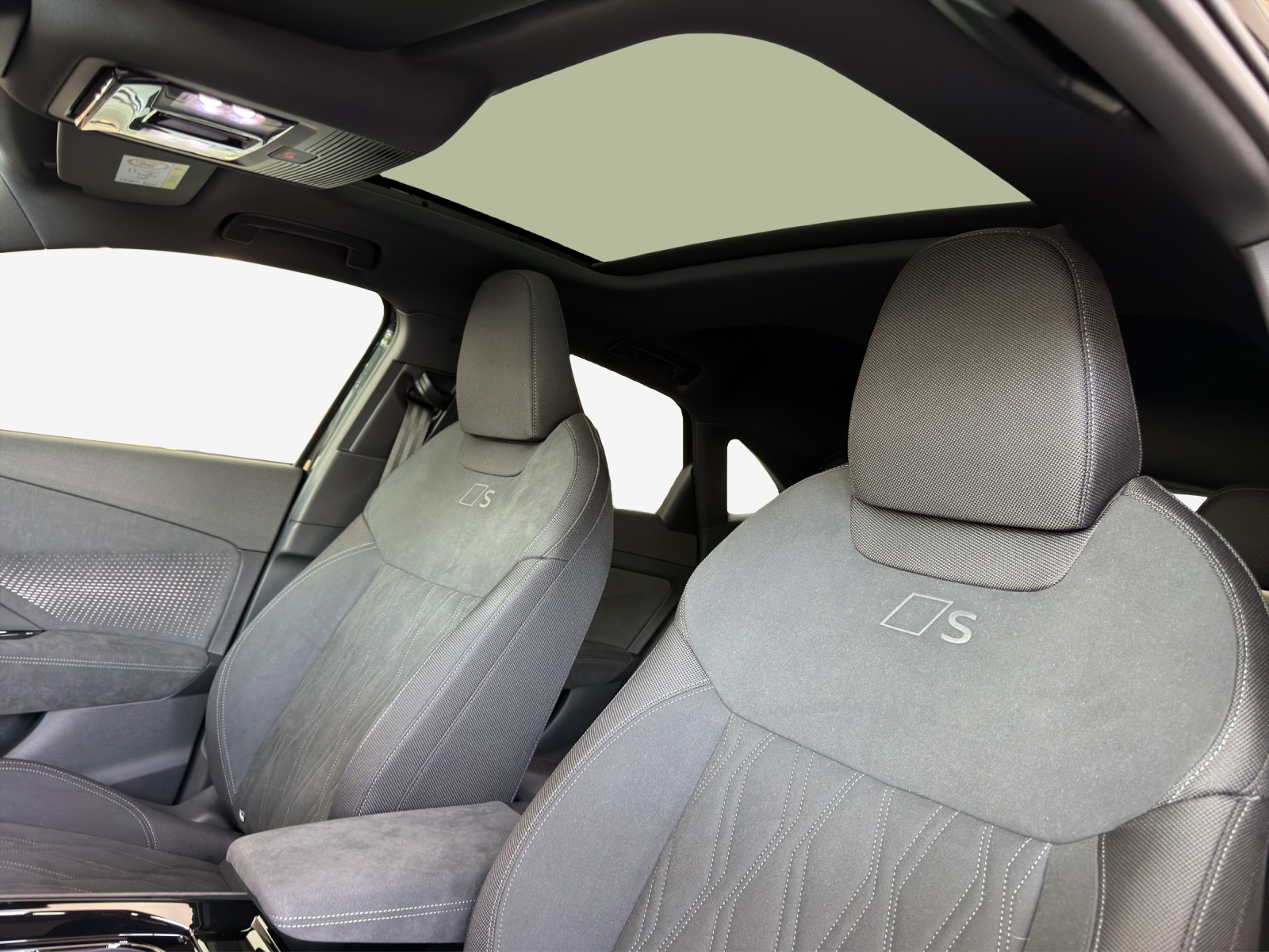 AUDI Q3 Sportback e-hybrid 200 kW S tronig-image-14