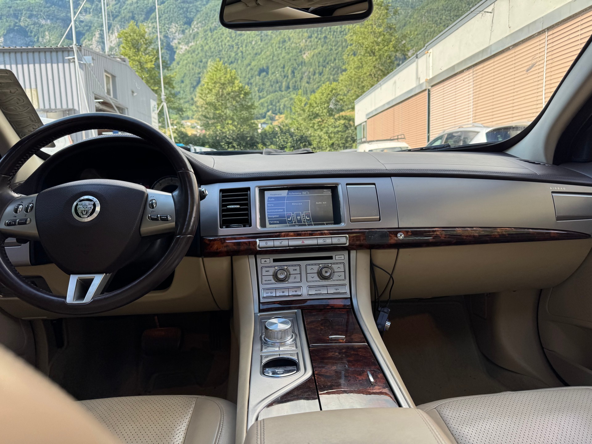 JAGUAR XF 3.0d S V6 Premium Luxury-image-2