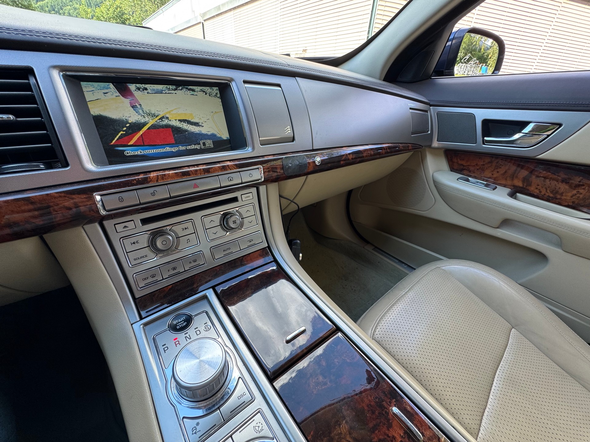 JAGUAR XF 3.0d S V6 Premium Luxury-image-15