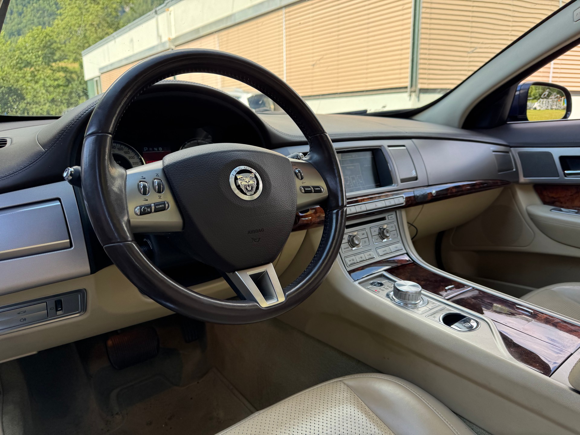 JAGUAR XF 3.0d S V6 Premium Luxury-image-5