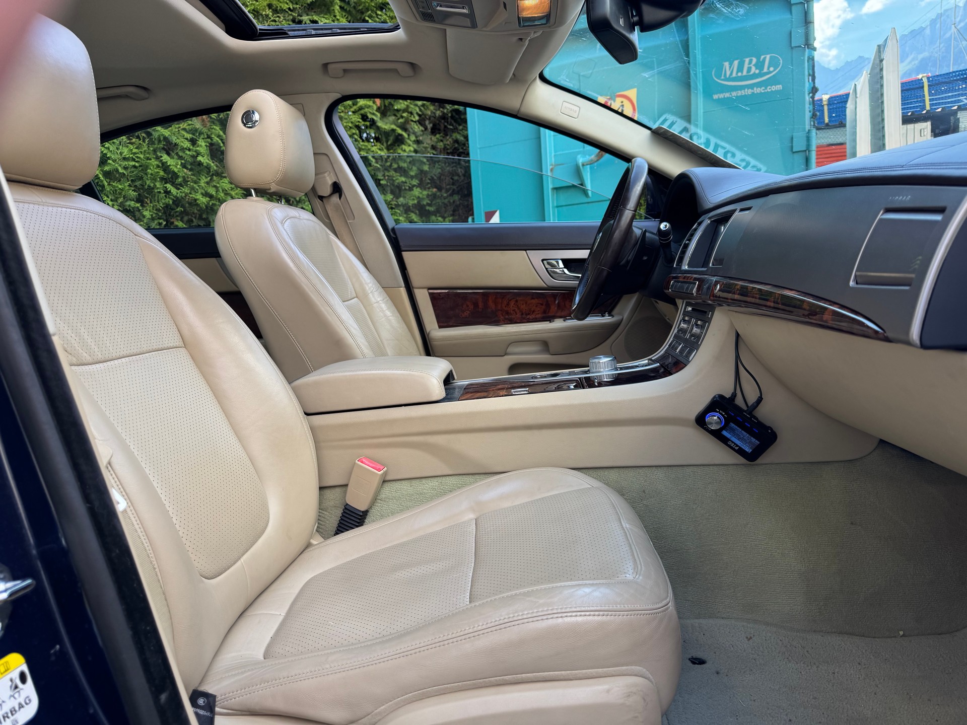 JAGUAR XF 3.0d S V6 Premium Luxury-image-3