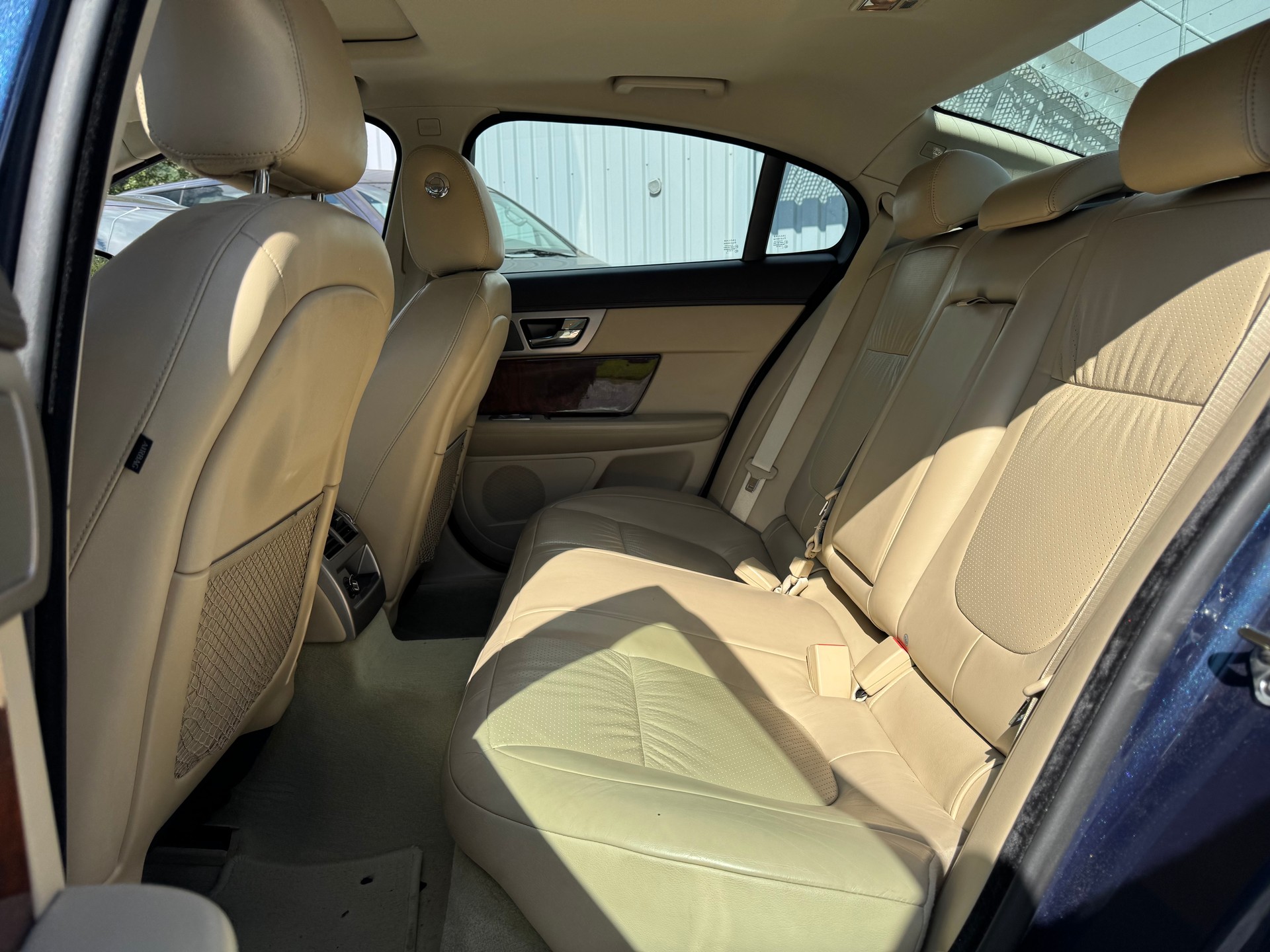 JAGUAR XF 3.0d S V6 Premium Luxury-image-9