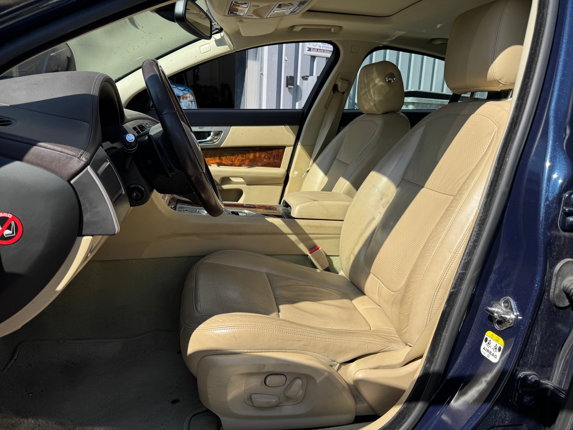 JAGUAR XF 3.0d S V6 Premium Luxury-image-10