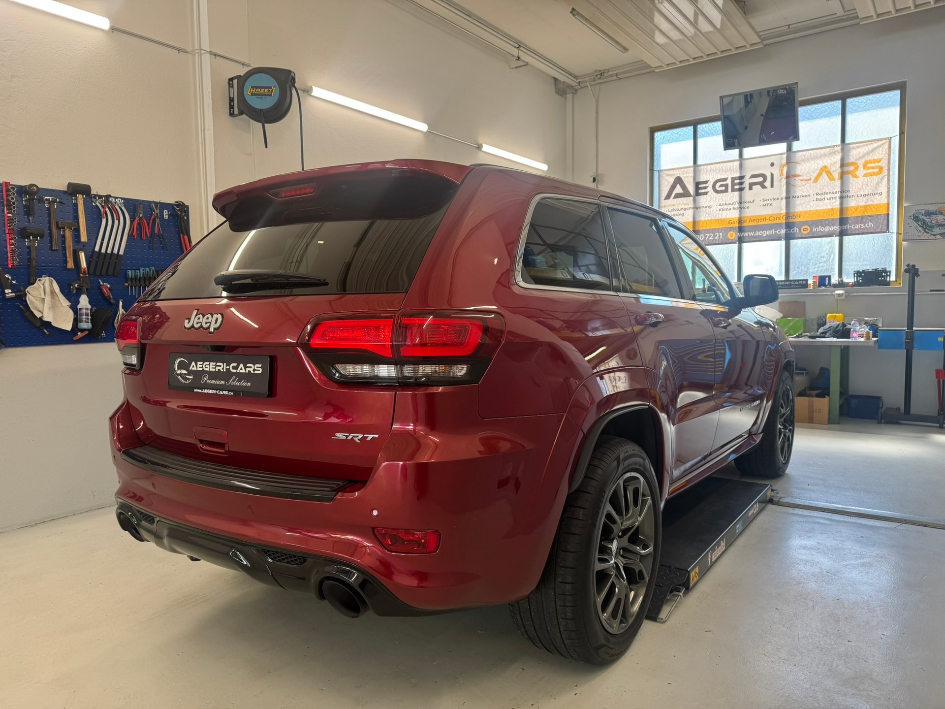 JEEP Grand Cherokee 6.4 V8 HEMI SRT8 Automatic-image-3