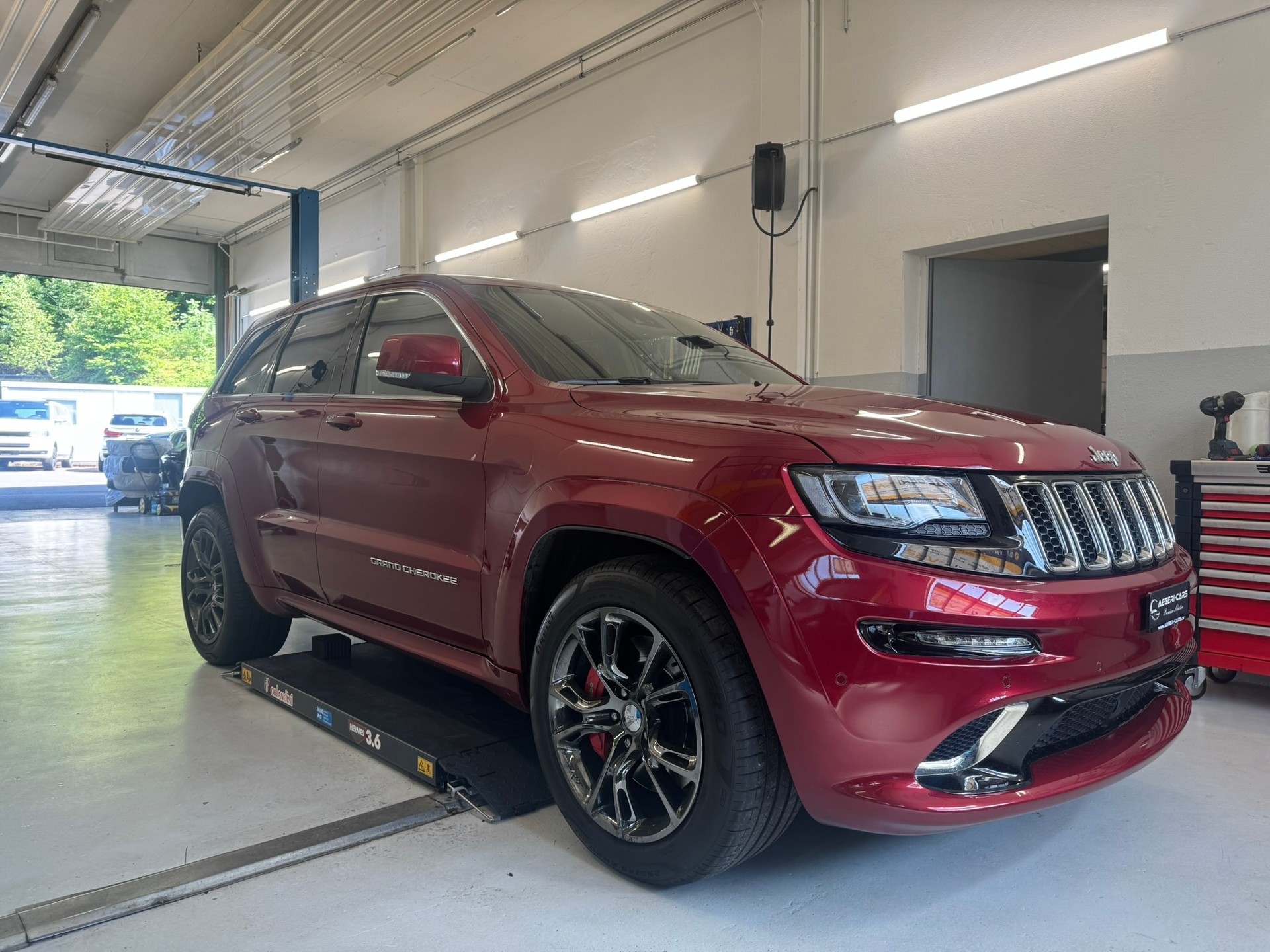 JEEP Grand Cherokee 6.4 V8 HEMI SRT8 Automatic-image-2