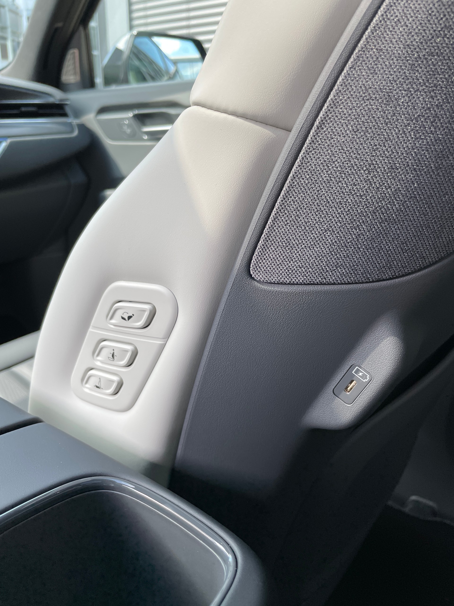 KIA EV9 99,8 kWh GT-Line 4x4, Panoramadach und 7-Sitzer-image-16