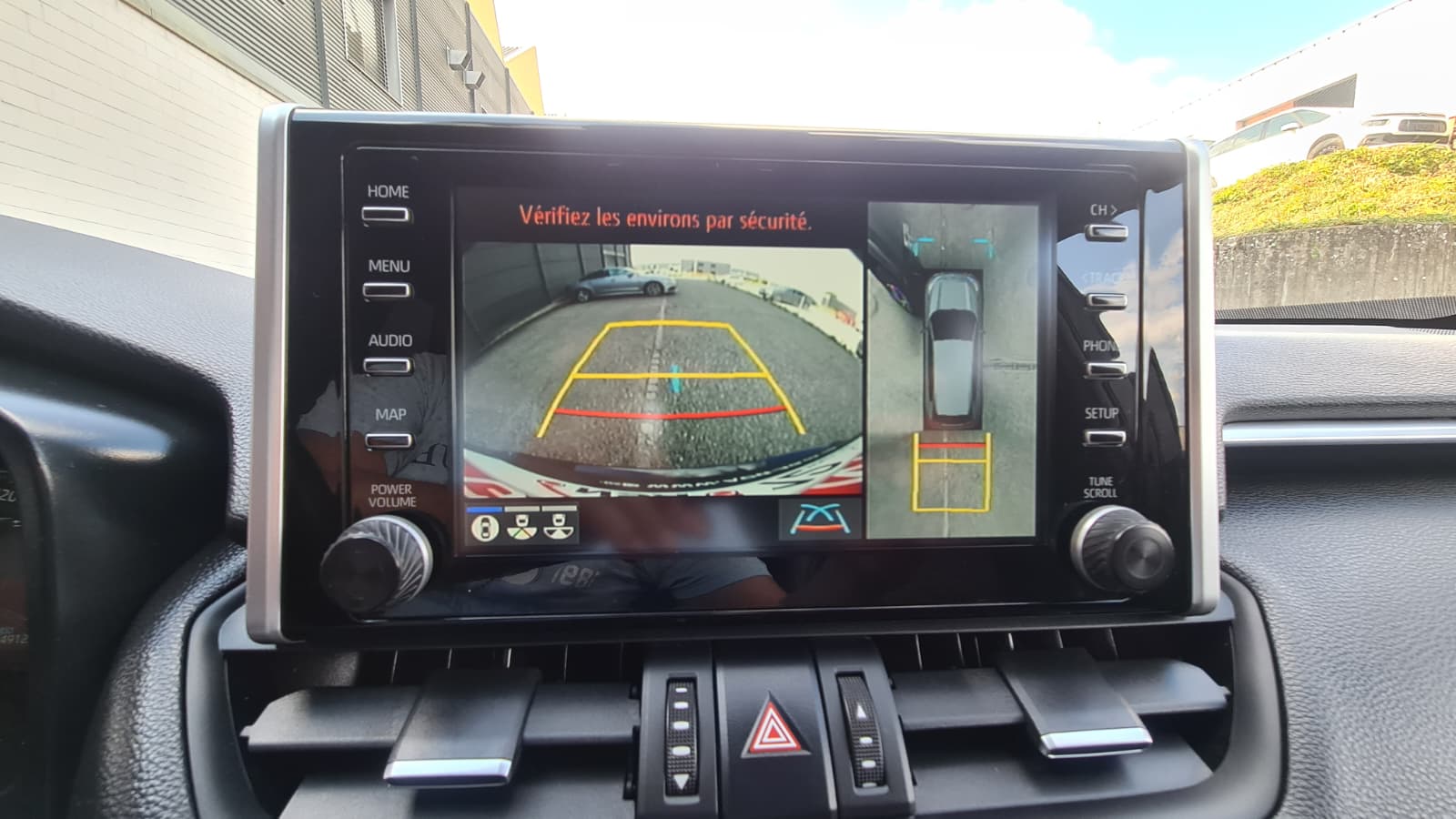 TOYOTA RAV-4 2.5 PHEV Premium e-CVT 4WD ** Voll-Leder ** Gr-Navi ** RF-Kamera 360° ** Abstandsregelsysteme ** Panorama-Glasdacgh **-image-13