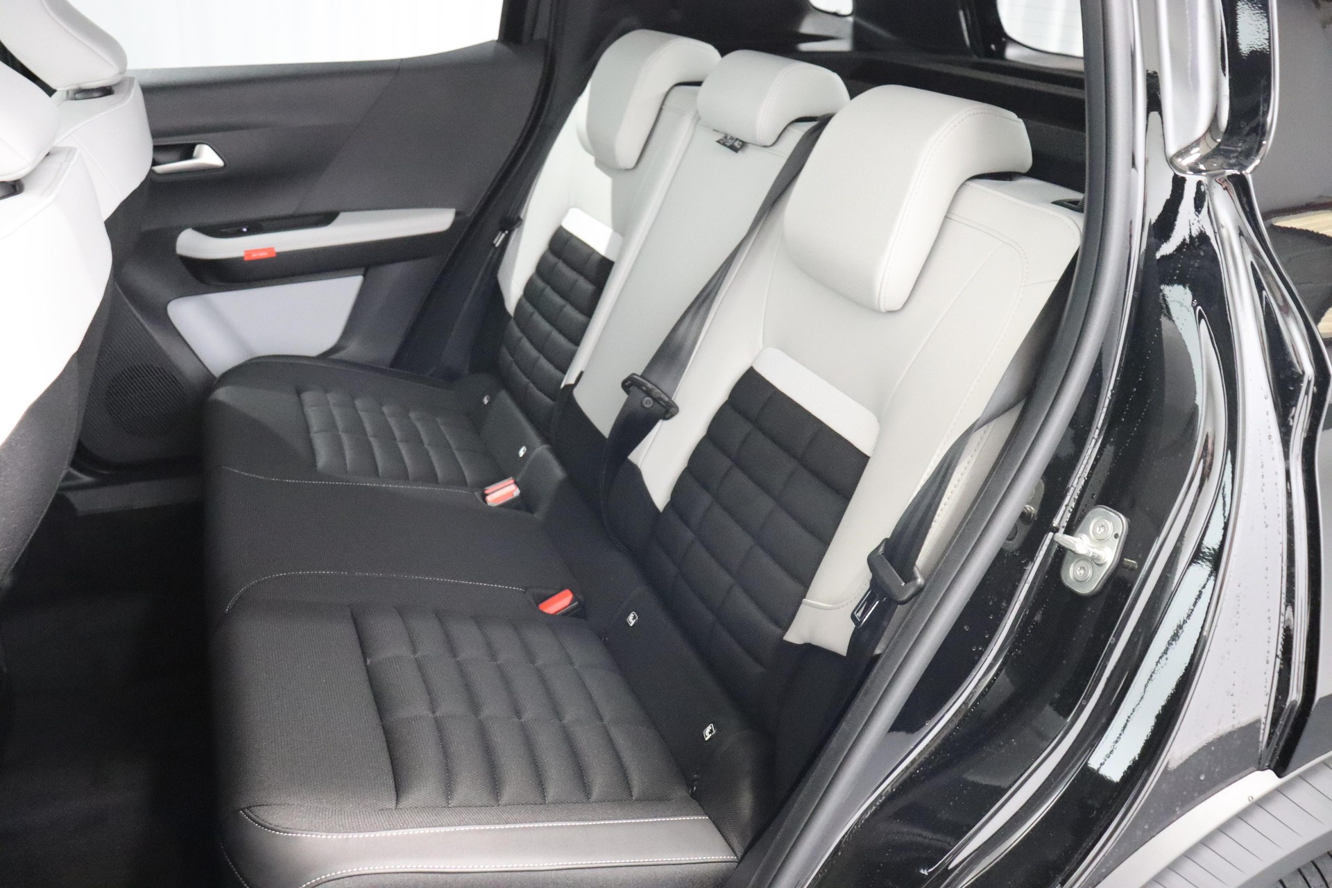 CITROEN C3 1.2 Hybrid Edition Tricolore-image-4