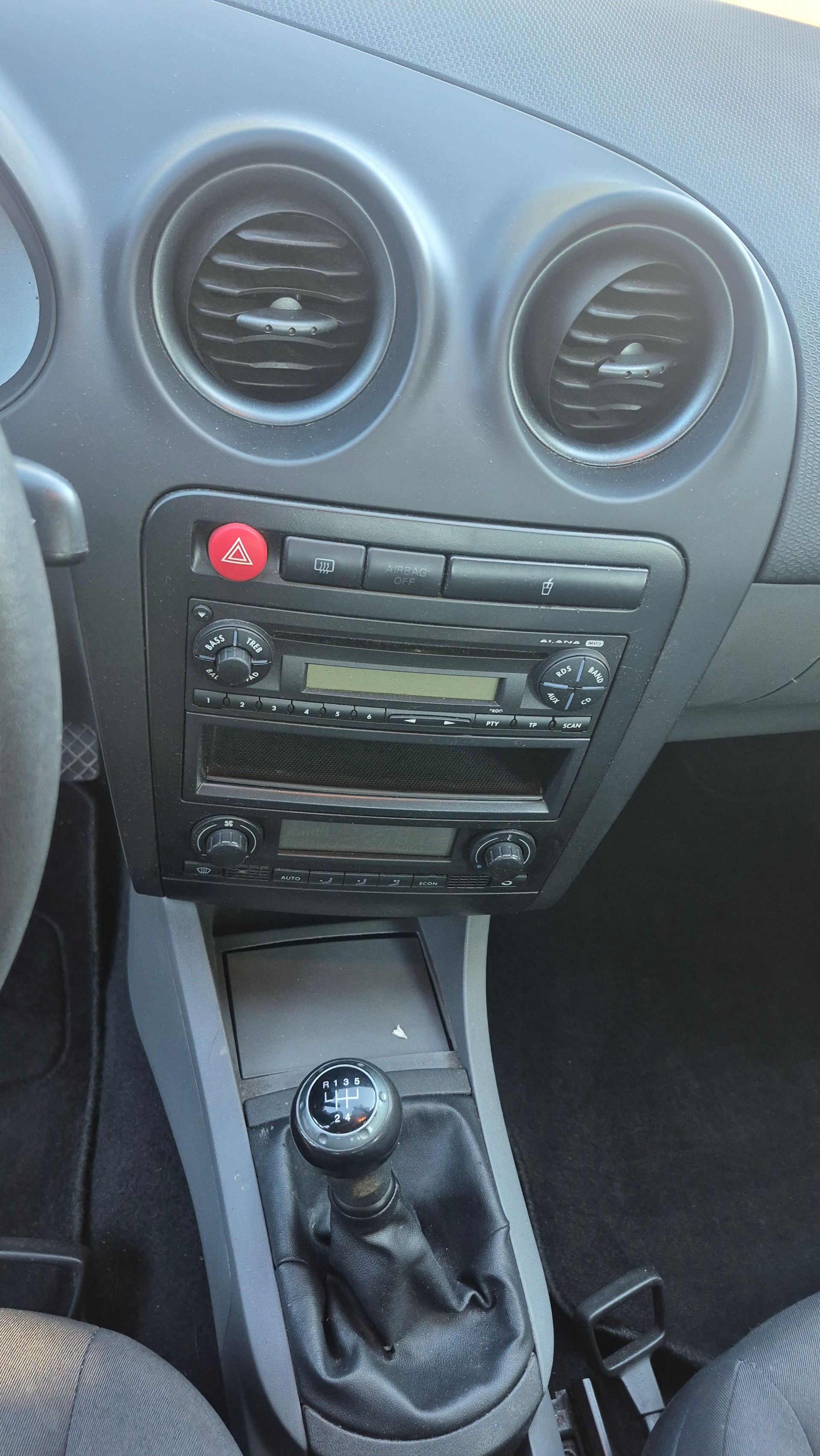 SEAT Ibiza 1.4 16V Stylance-image-9