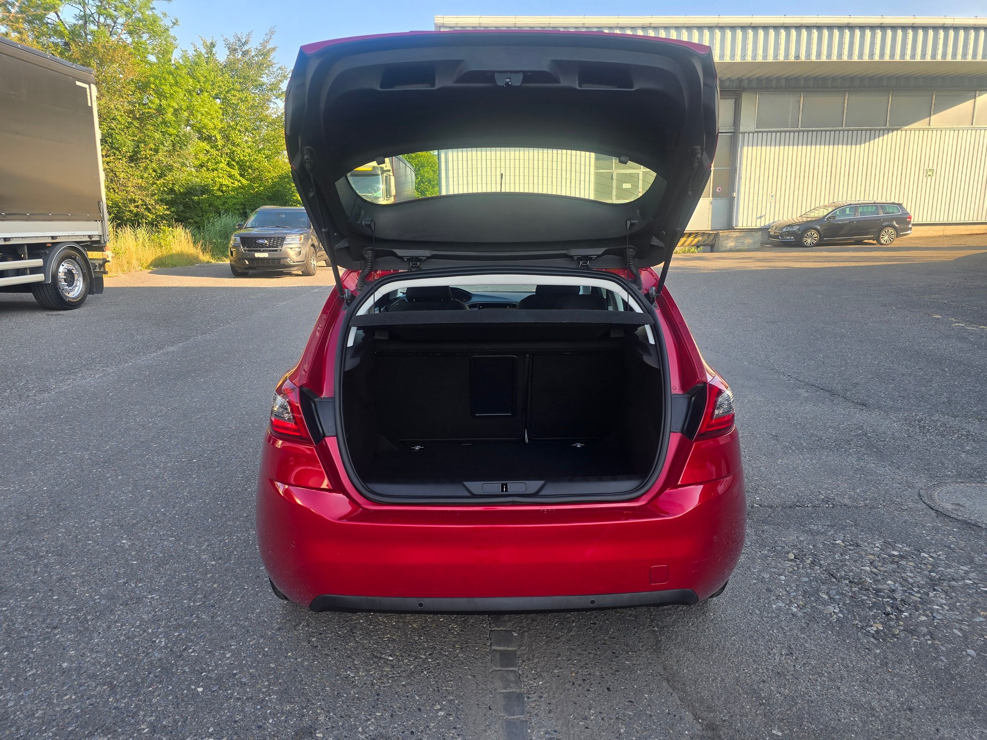 PEUGEOT 308 1.2 Pure Tech Tech Edition EAT8-image-6