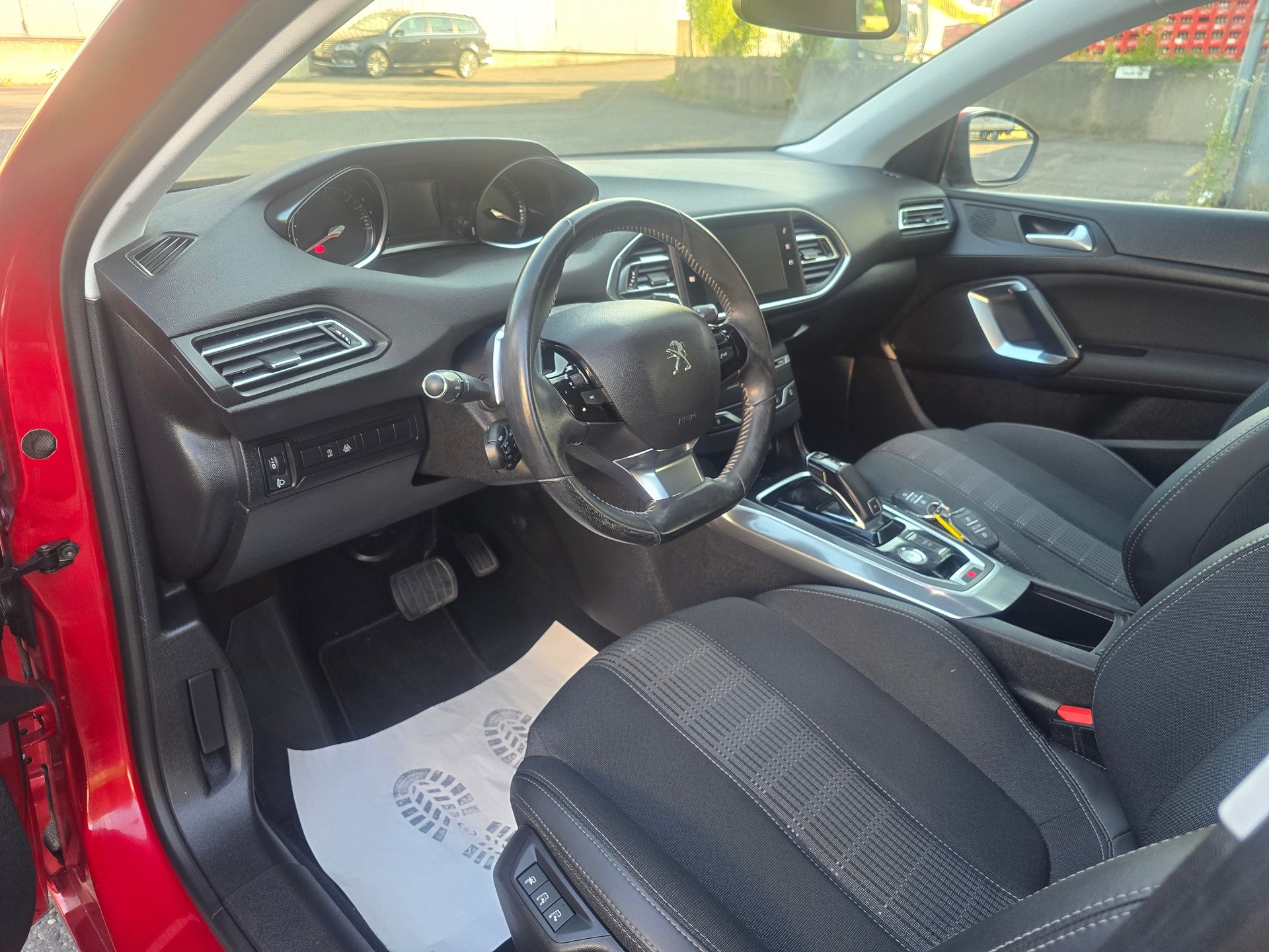 PEUGEOT 308 1.2 Pure Tech Tech Edition EAT8-image-10