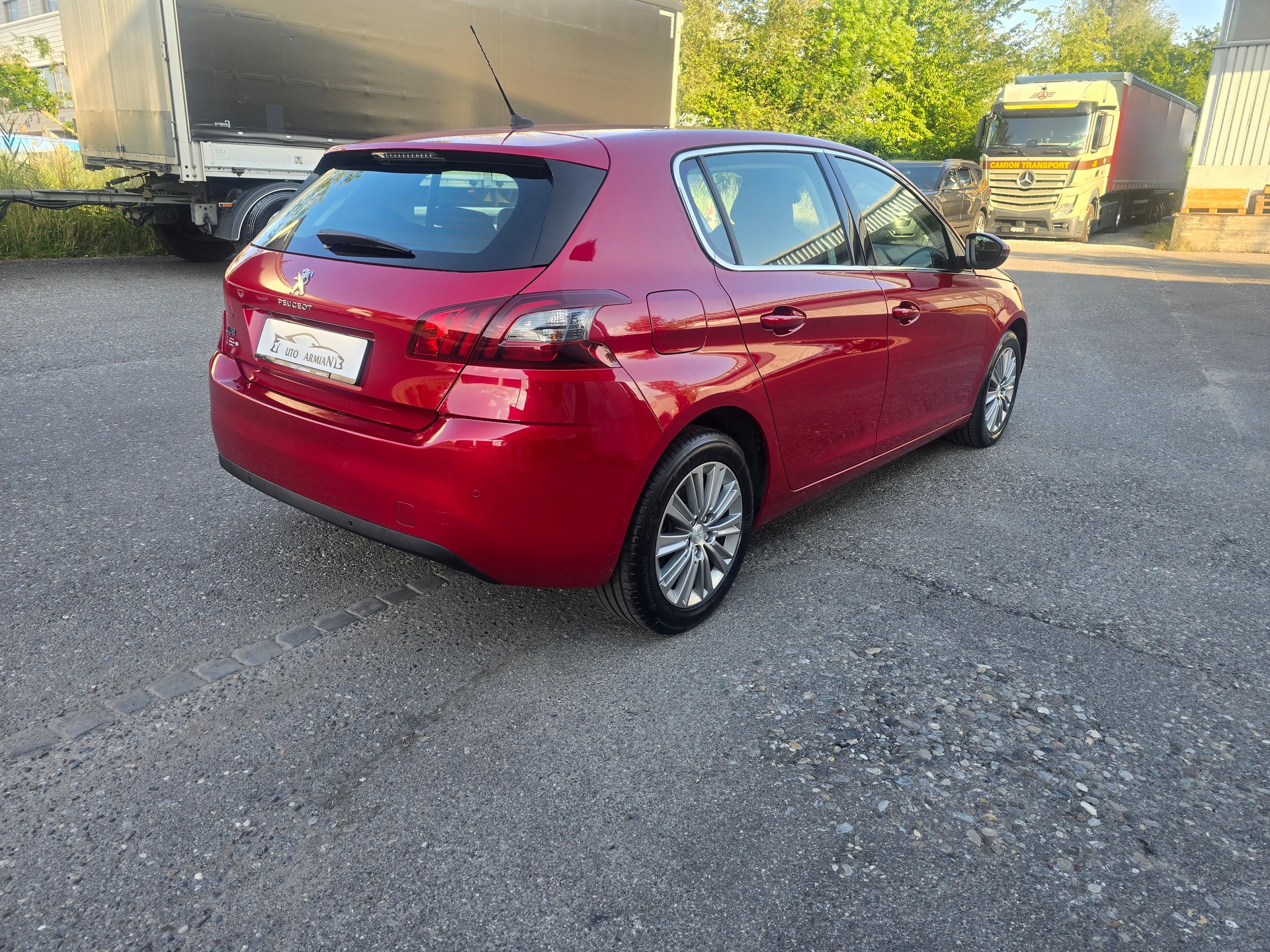 PEUGEOT 308 1.2 Pure Tech Tech Edition EAT8-image-5