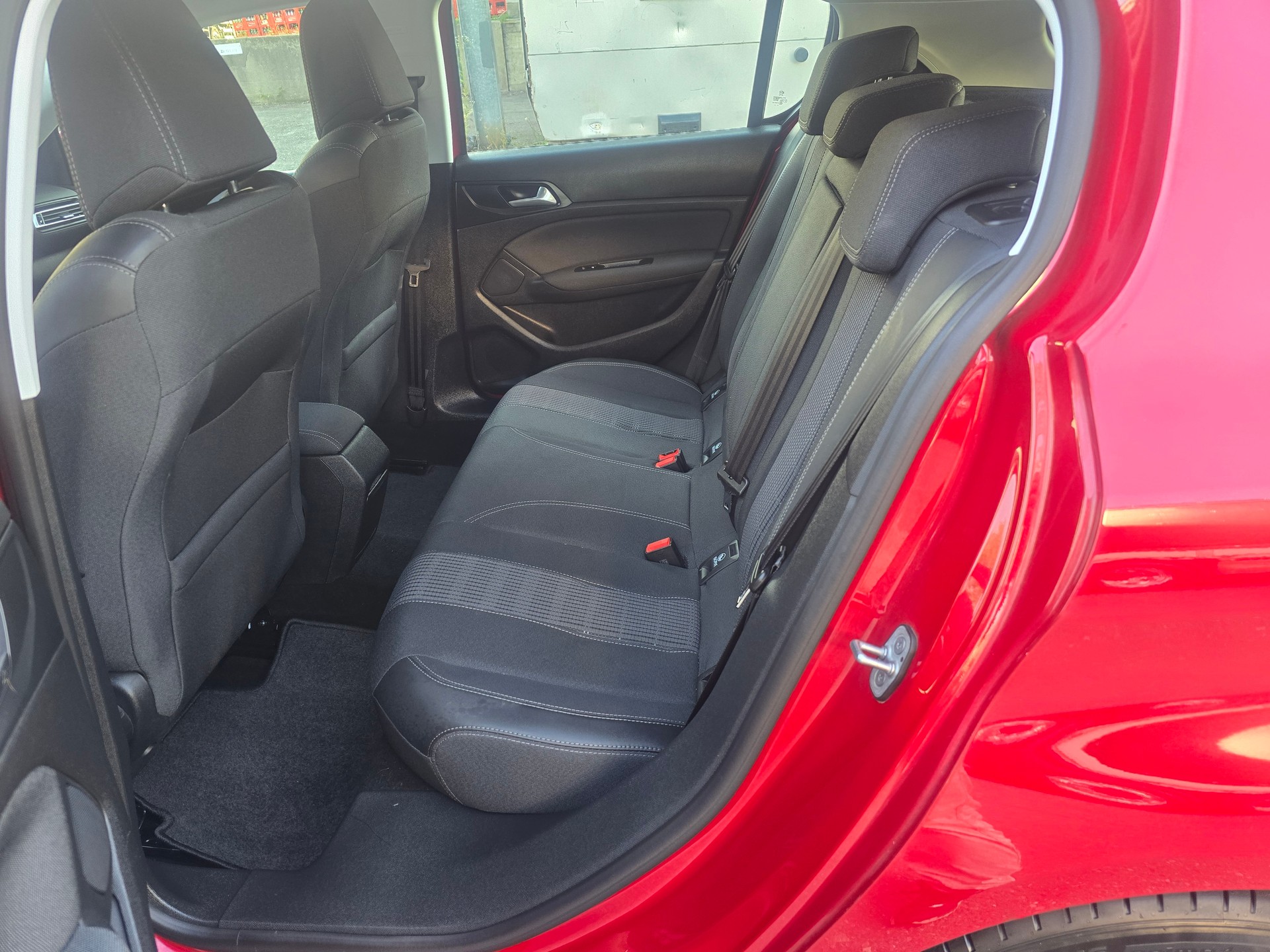 PEUGEOT 308 1.2 Pure Tech Tech Edition EAT8-image-12