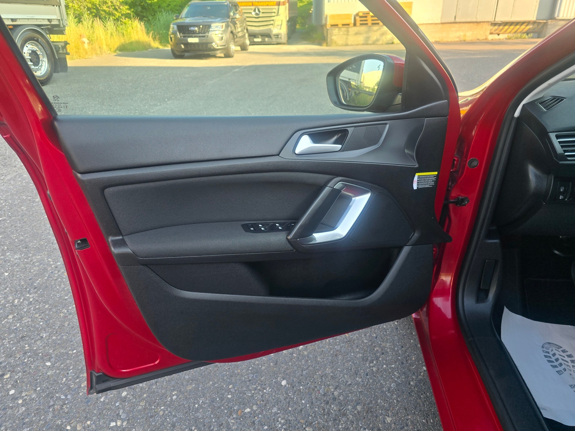 PEUGEOT 308 1.2 Pure Tech Tech Edition EAT8-image-11