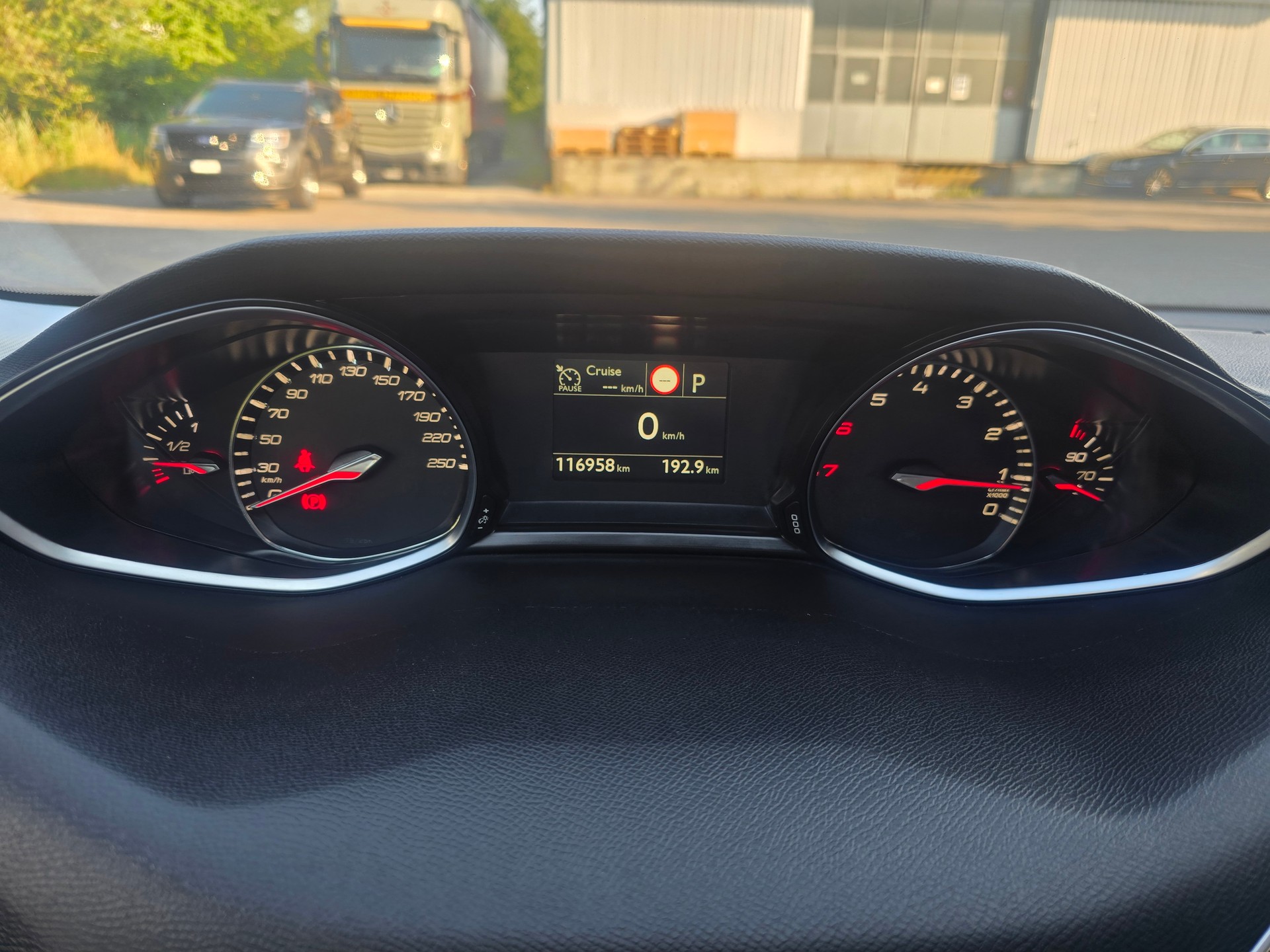 PEUGEOT 308 1.2 Pure Tech Tech Edition EAT8-image-17
