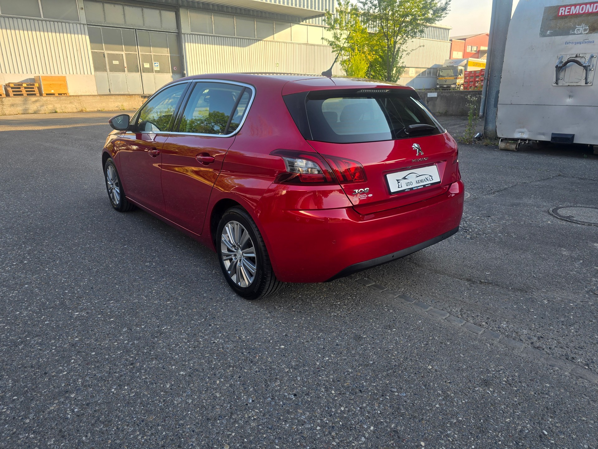PEUGEOT 308 1.2 Pure Tech Tech Edition EAT8-image-4