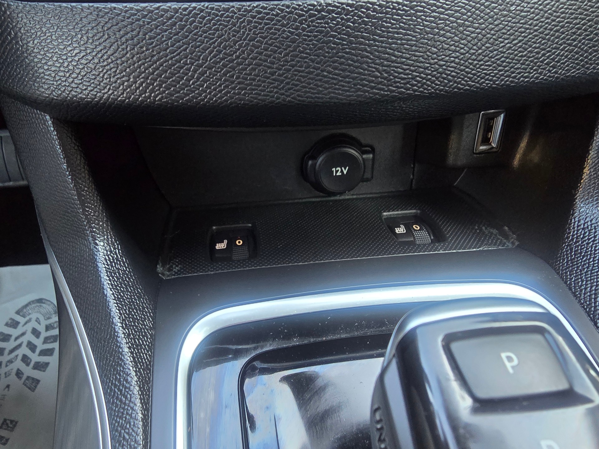 PEUGEOT 308 1.2 Pure Tech Tech Edition EAT8-image-19
