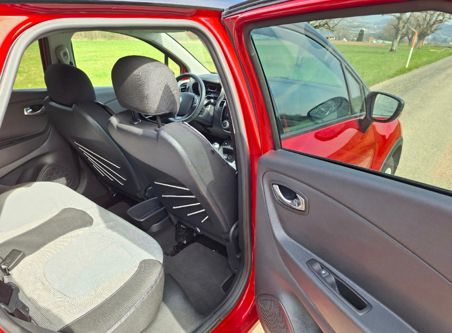 RENAULT Captur 1.2 T 16V Intens-image-11