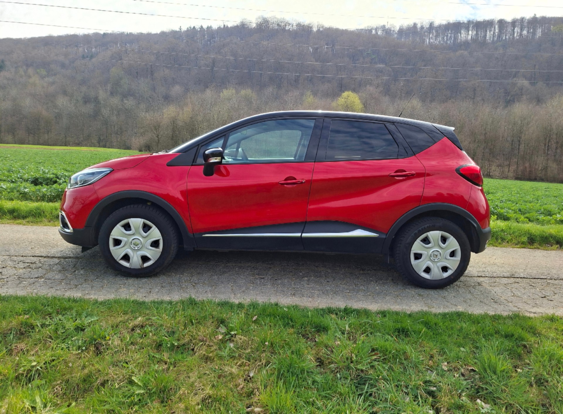 RENAULT Captur 1.2 T 16V Intens-image-1