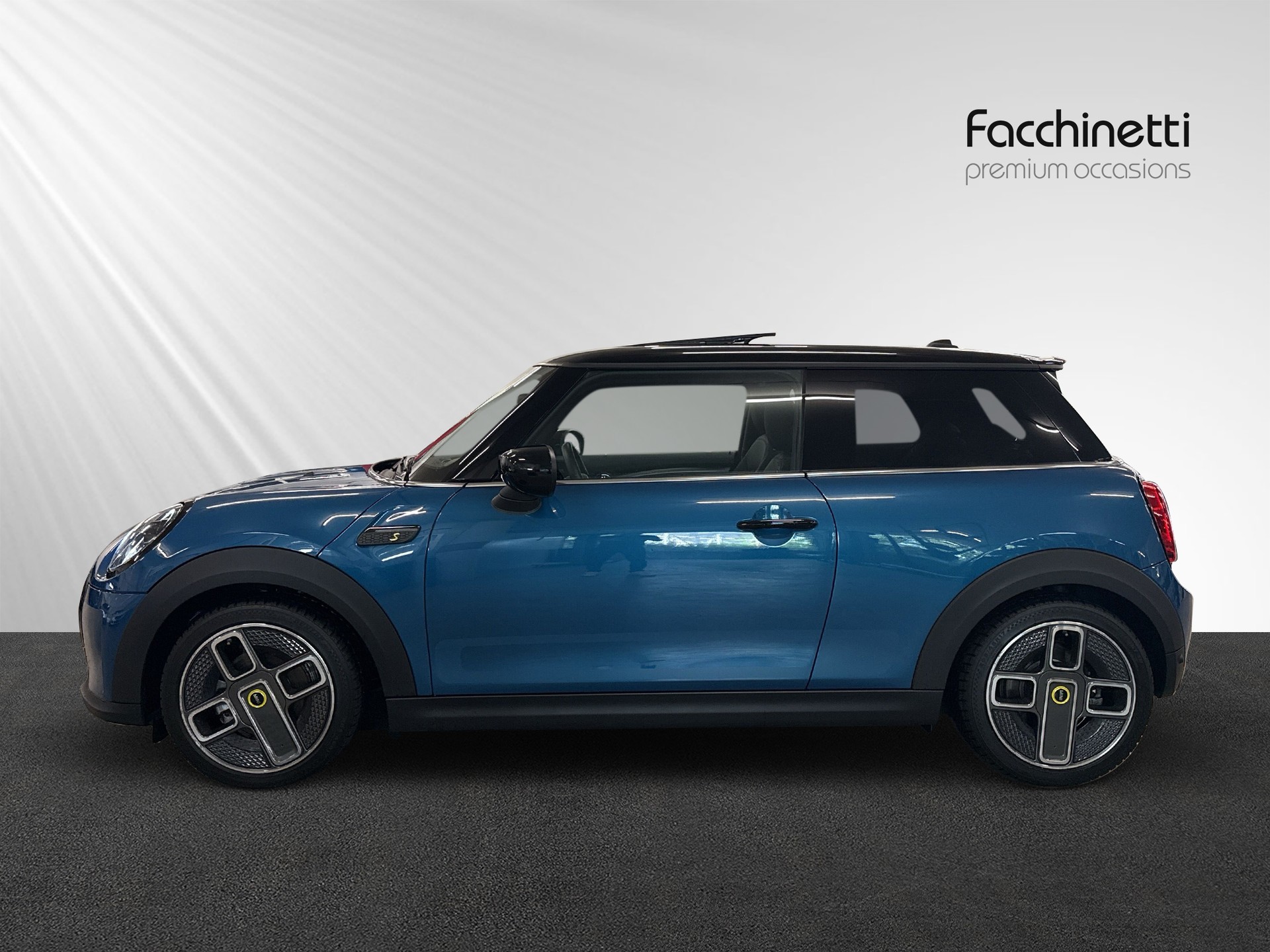 MINI Cooper SE-showroom-element-1