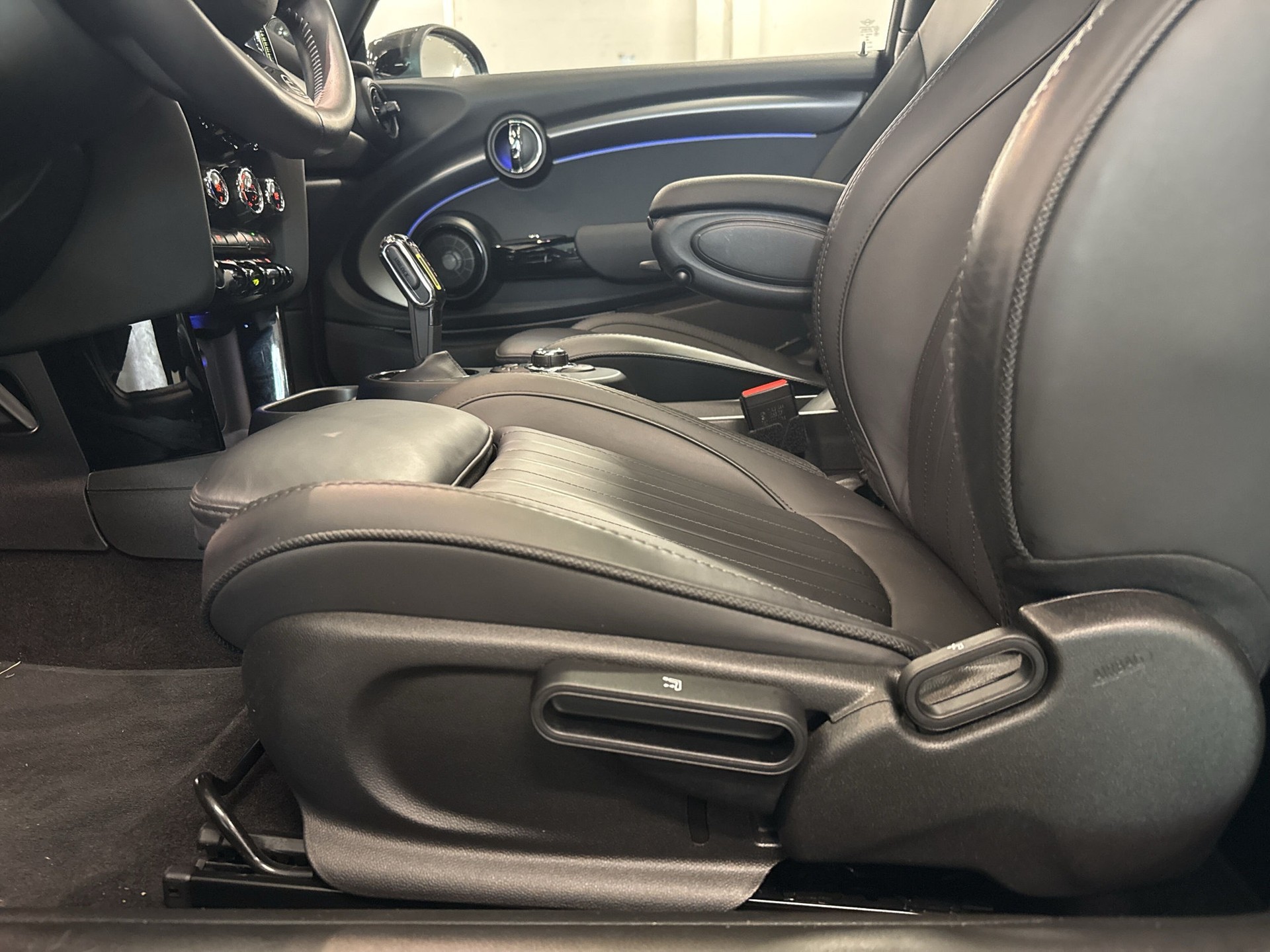 MINI Cooper SE-image-18