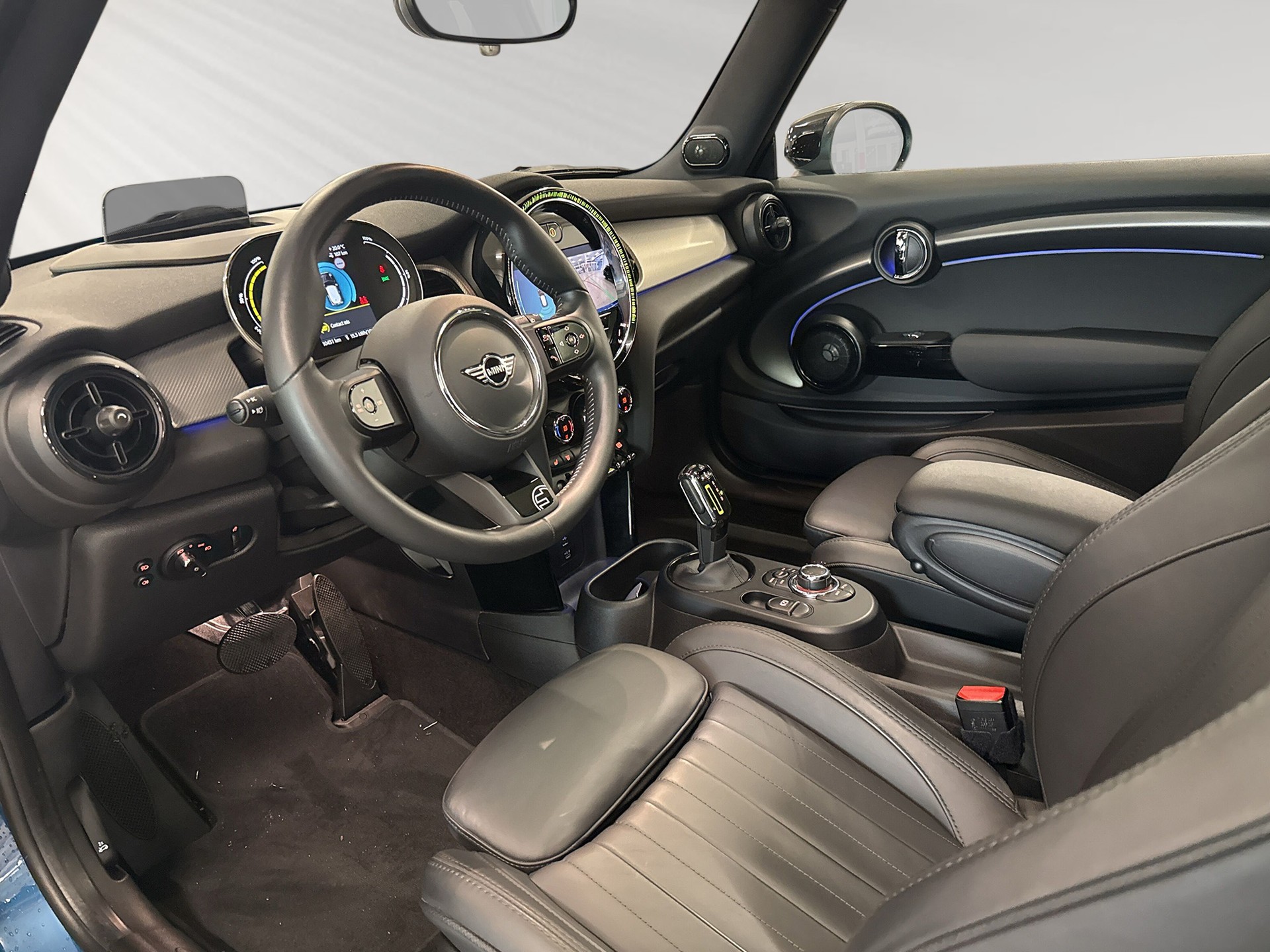 MINI Cooper SE-showroom-element-3