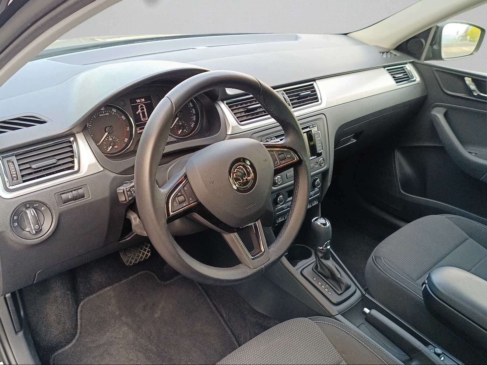 SKODA Rapid Spaceback 1.4 TSI Ambition DSG-image-13