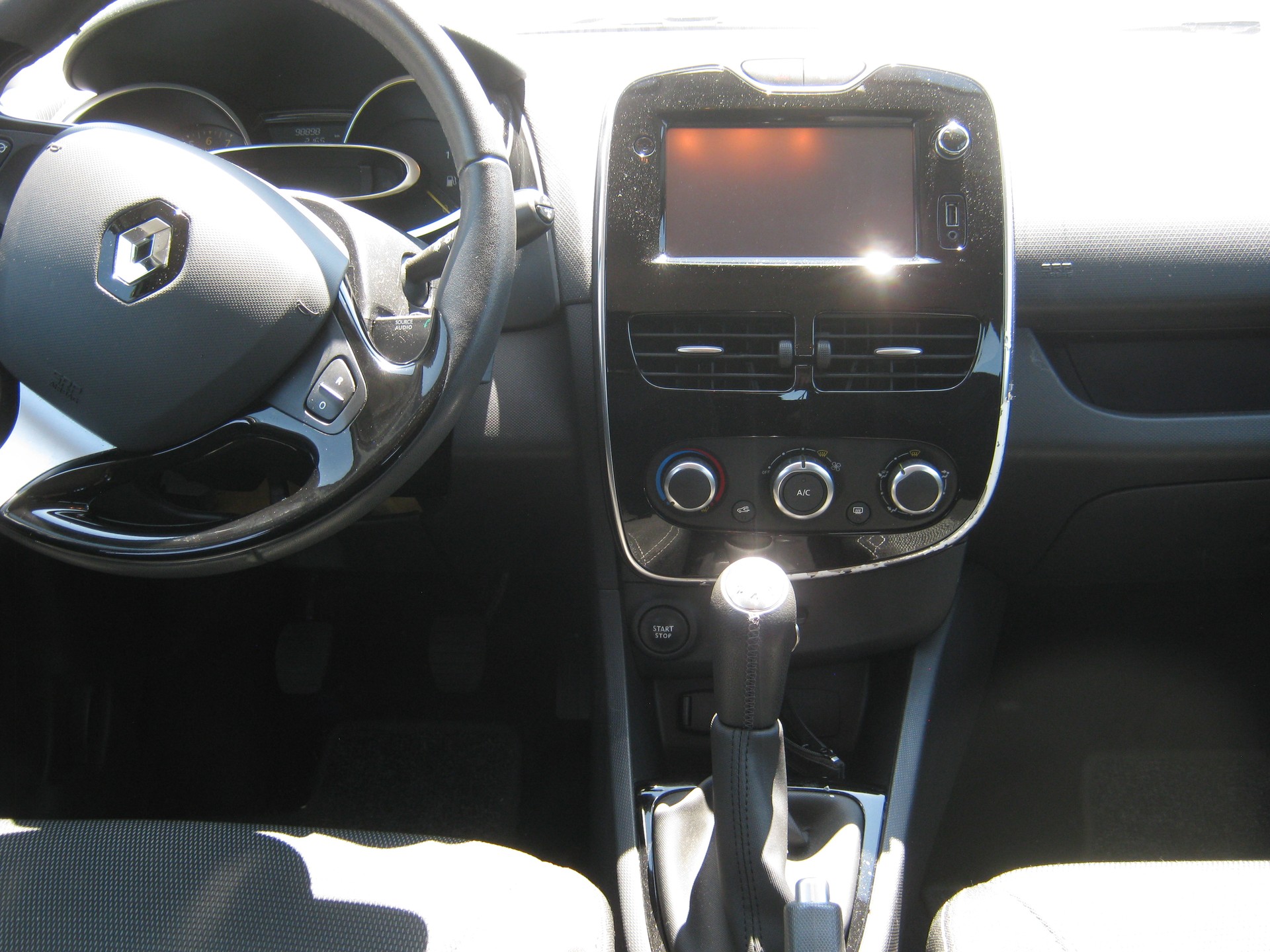 RENAULT Clio Grandtour 1.2 16V Authentique-image-9