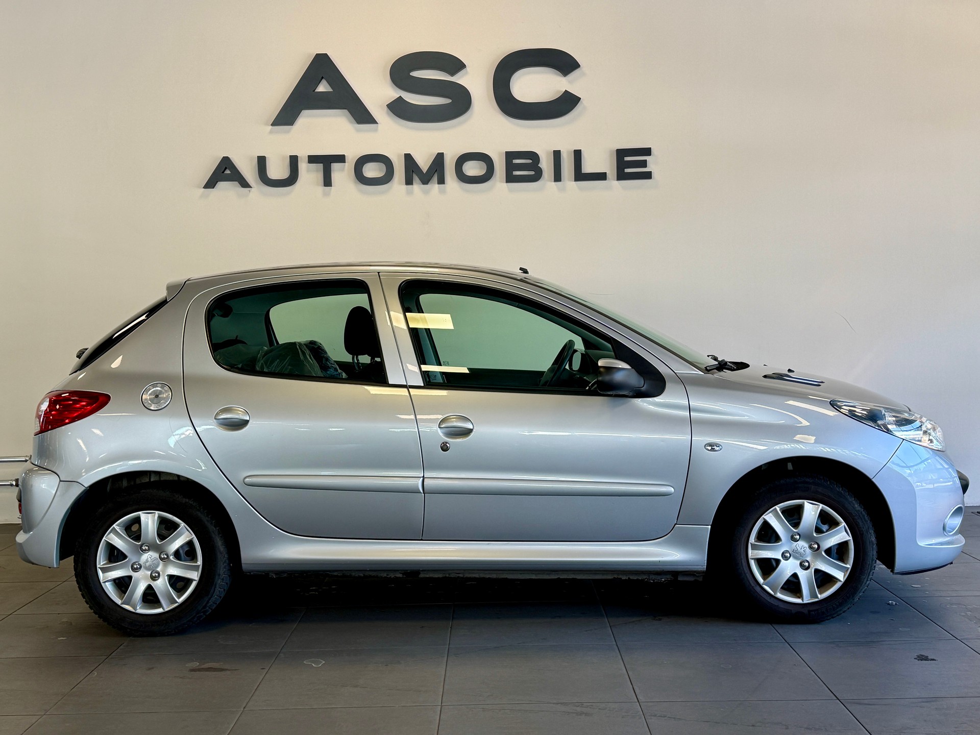 PEUGEOT 206+ 1.4 Trendy *Klima*-image-1