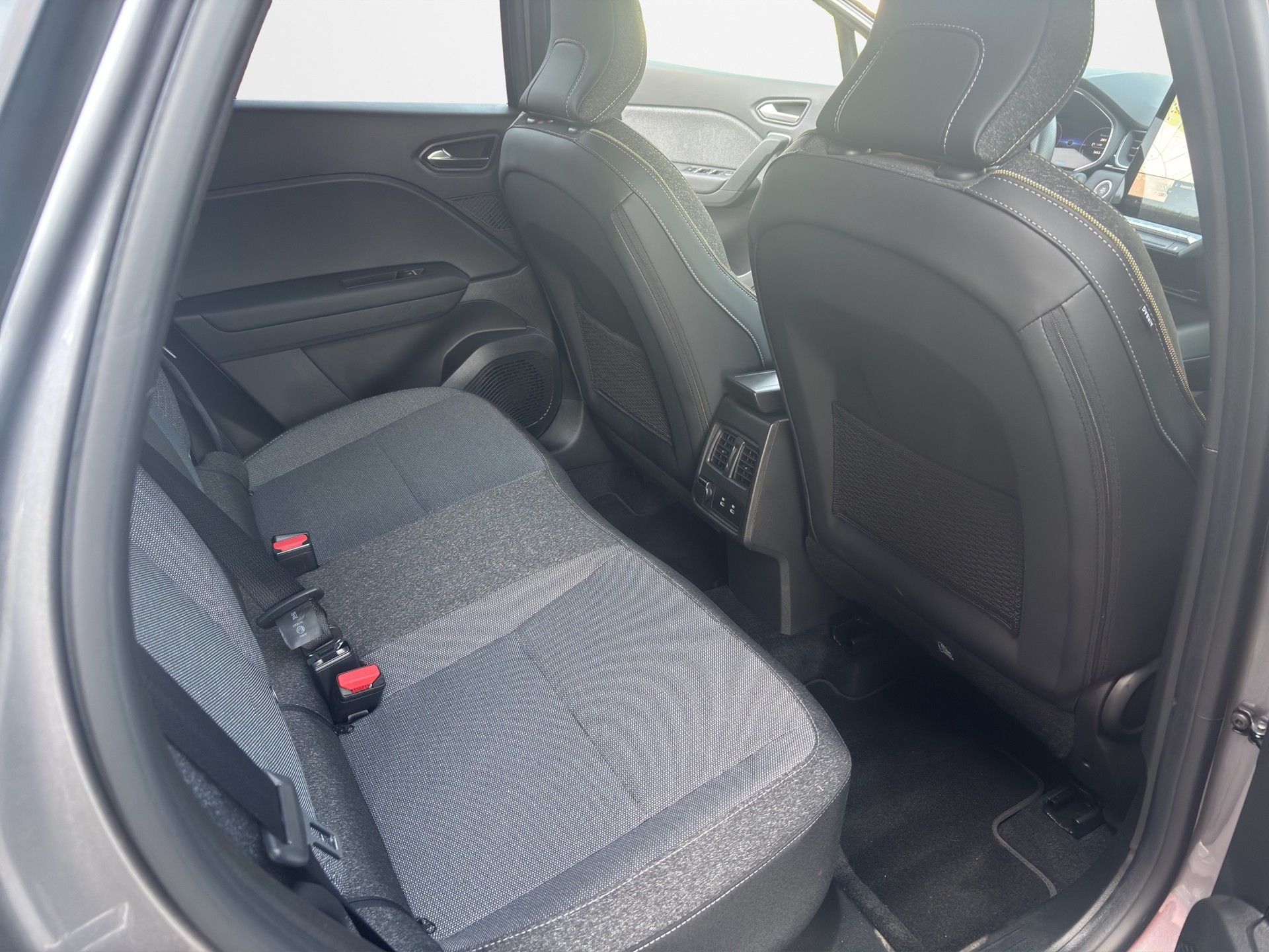 MITSUBISHI ASX 1.6 HEV Instyle-image-13