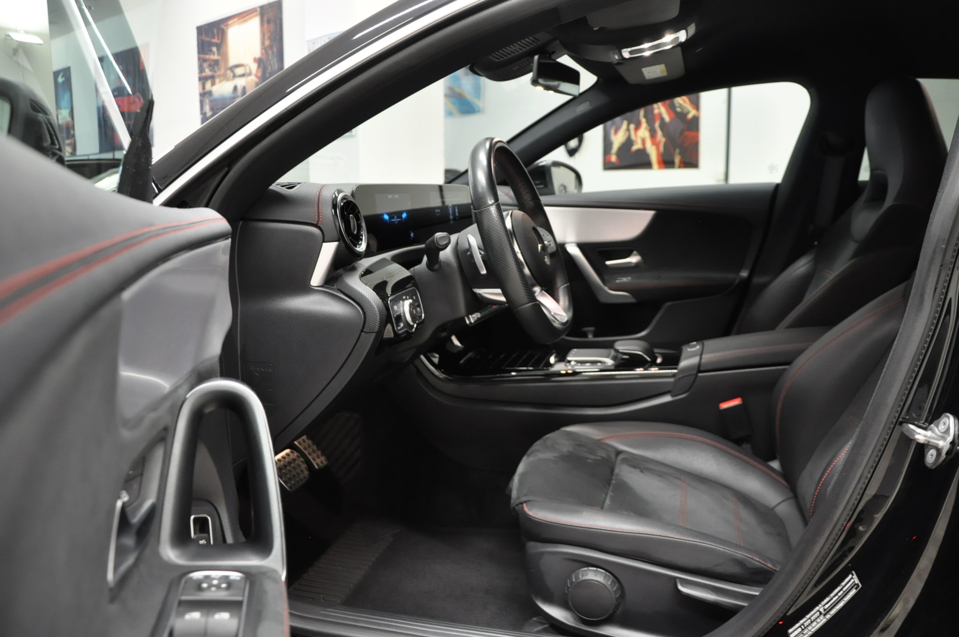MERCEDES-BENZ CLA Shooting Brake 220 d 4Matic AMG Line-image-8