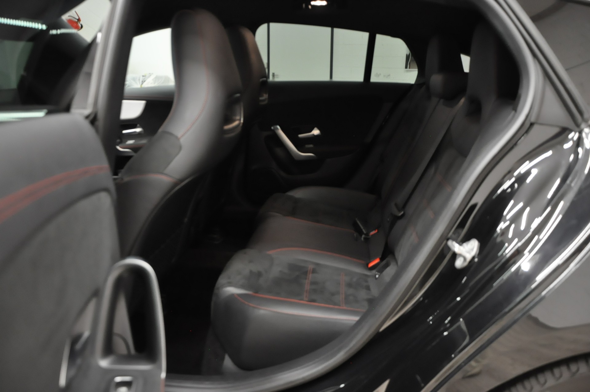 MERCEDES-BENZ CLA Shooting Brake 220 d 4Matic AMG Line-image-16