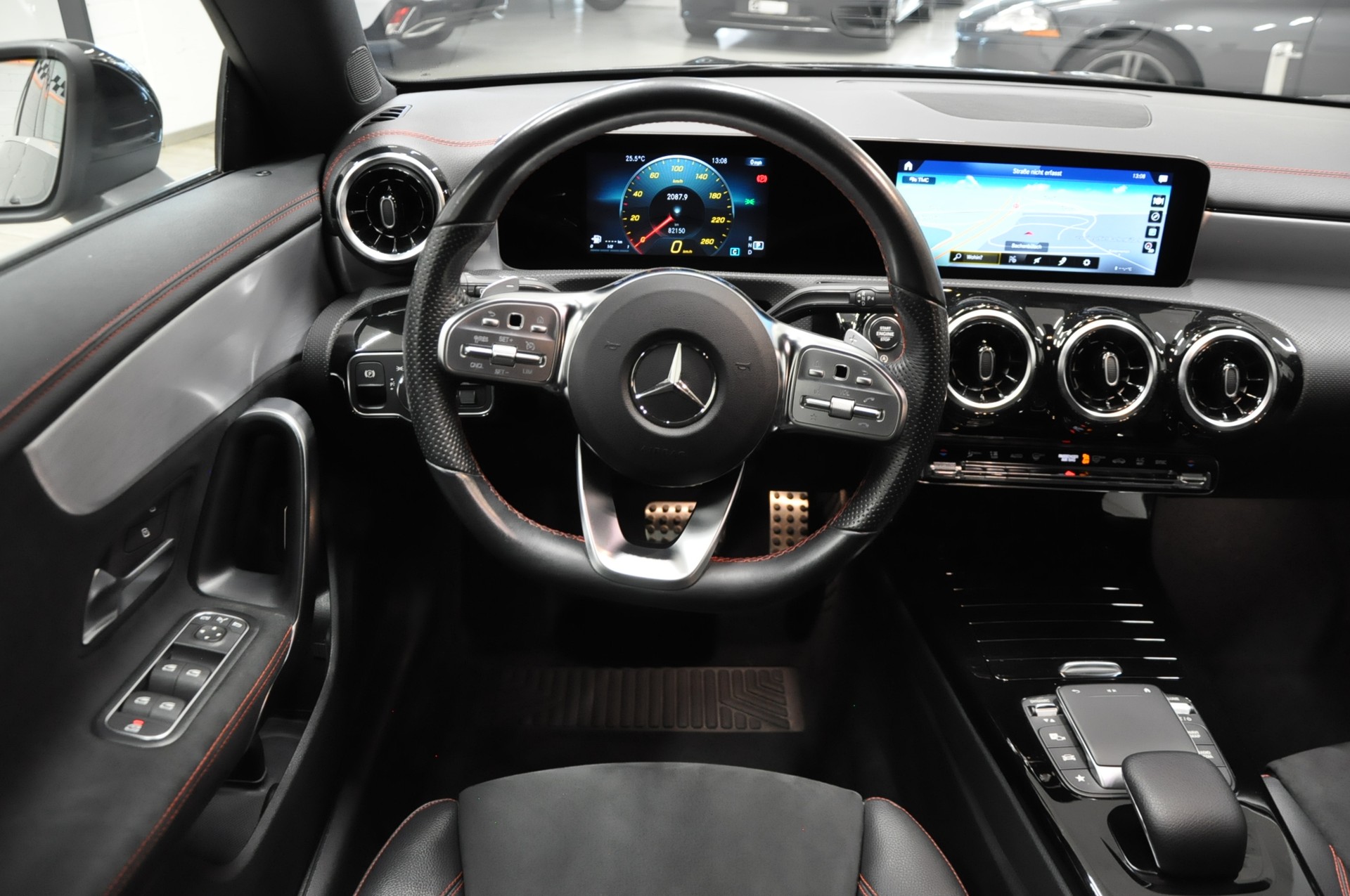 MERCEDES-BENZ CLA Shooting Brake 220 d 4Matic AMG Line-image-18