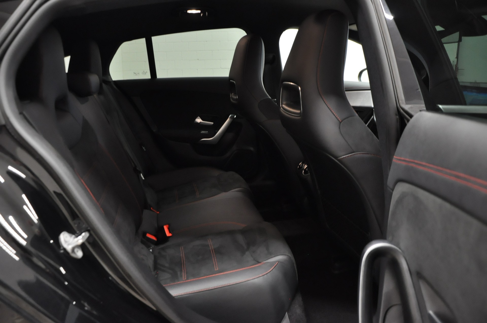 MERCEDES-BENZ CLA Shooting Brake 220 d 4Matic AMG Line-image-15