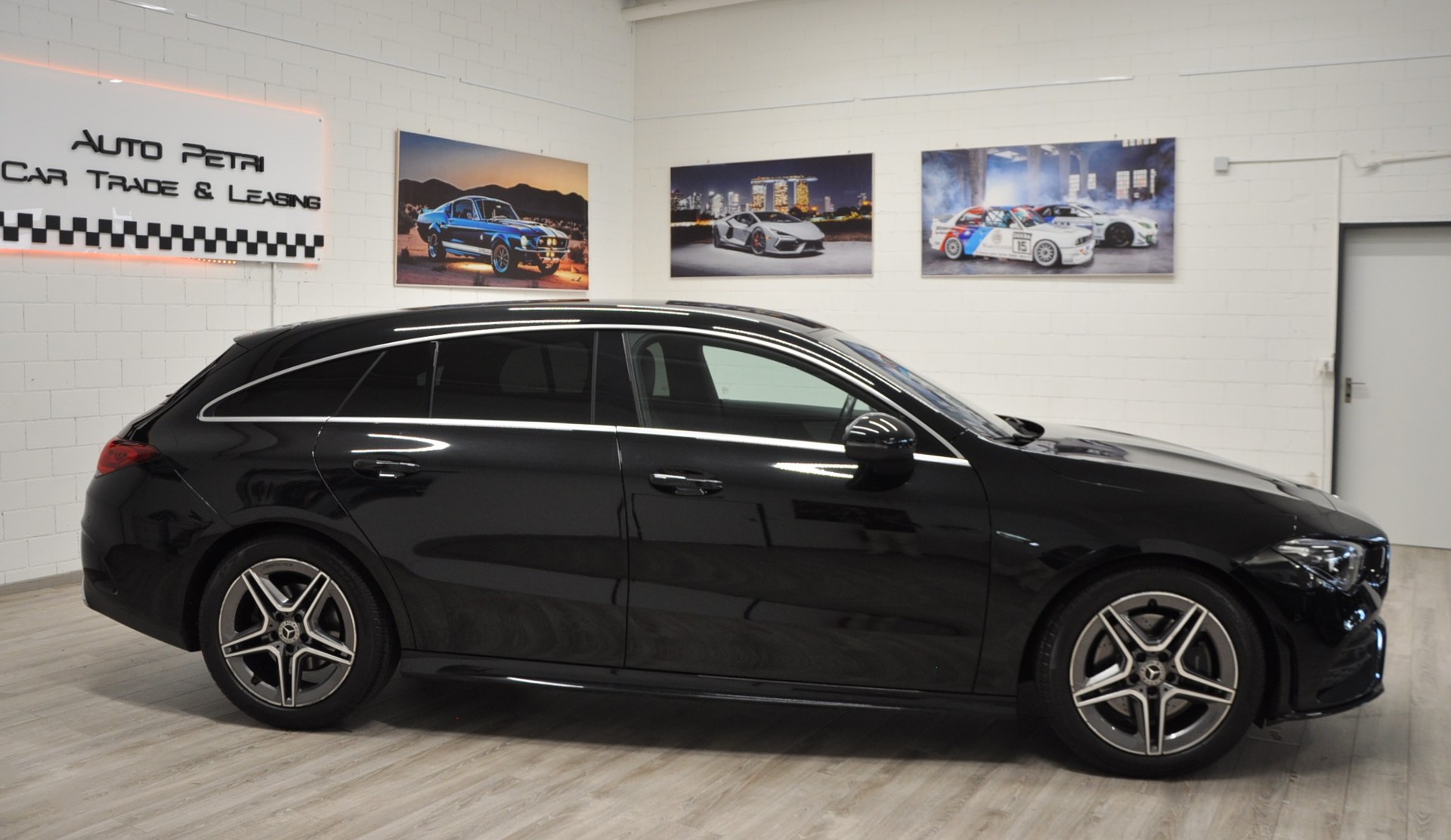 MERCEDES-BENZ CLA Shooting Brake 220 d 4Matic AMG Line-image-4