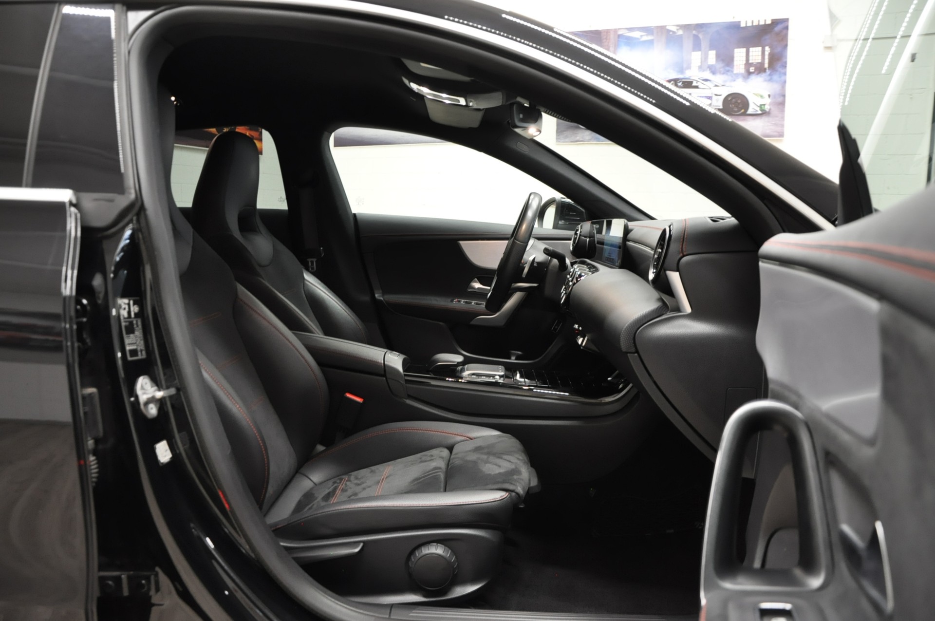MERCEDES-BENZ CLA Shooting Brake 220 d 4Matic AMG Line-image-13