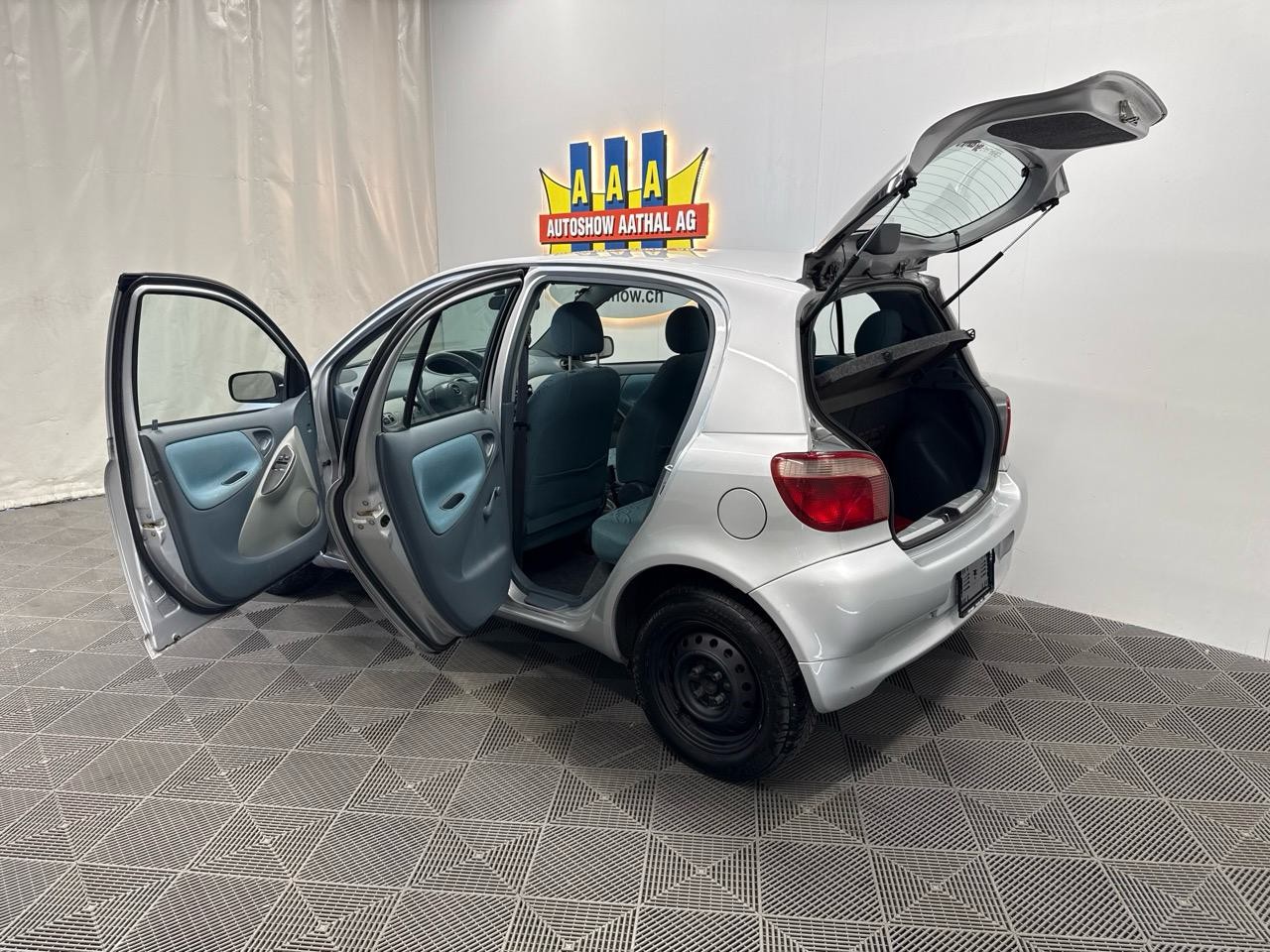 TOYOTA Yaris 1.3 Linea Luna-image-8