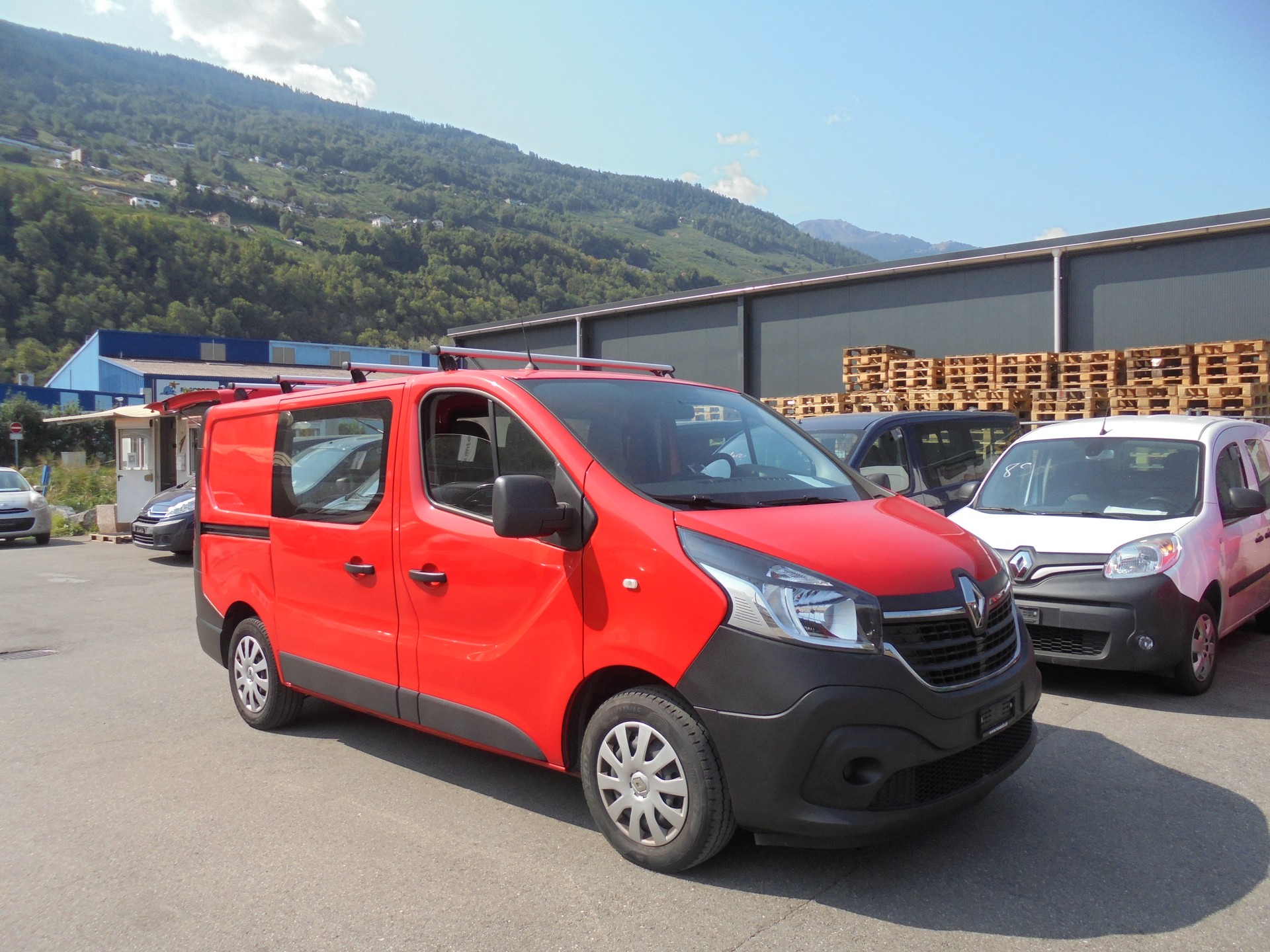 RENAULT Trafic 2.0 dCi 120 3.0t Business L1H1-image-1