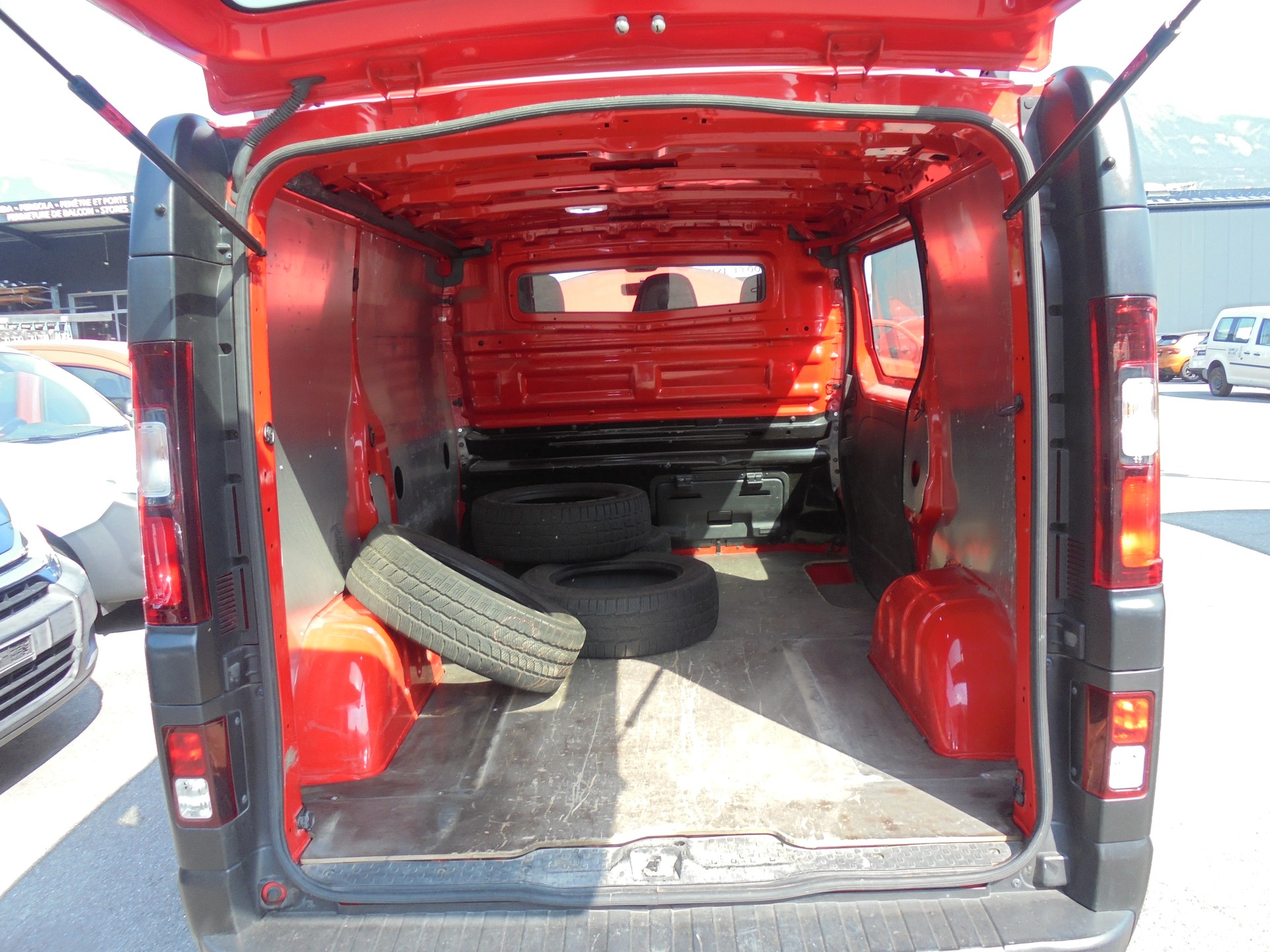 RENAULT Trafic 2.0 dCi 120 3.0t Business L1H1-image-6