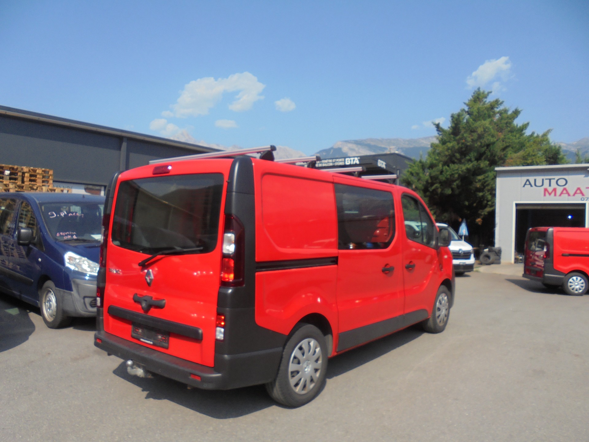 RENAULT Trafic 2.0 dCi 120 3.0t Business L1H1-image-3
